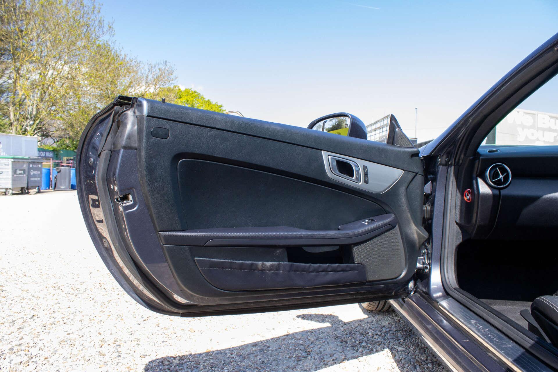 Mercedes-Benz SLK view 29