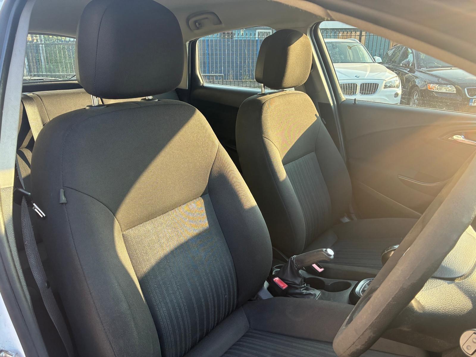 Vauxhall Astra view 16