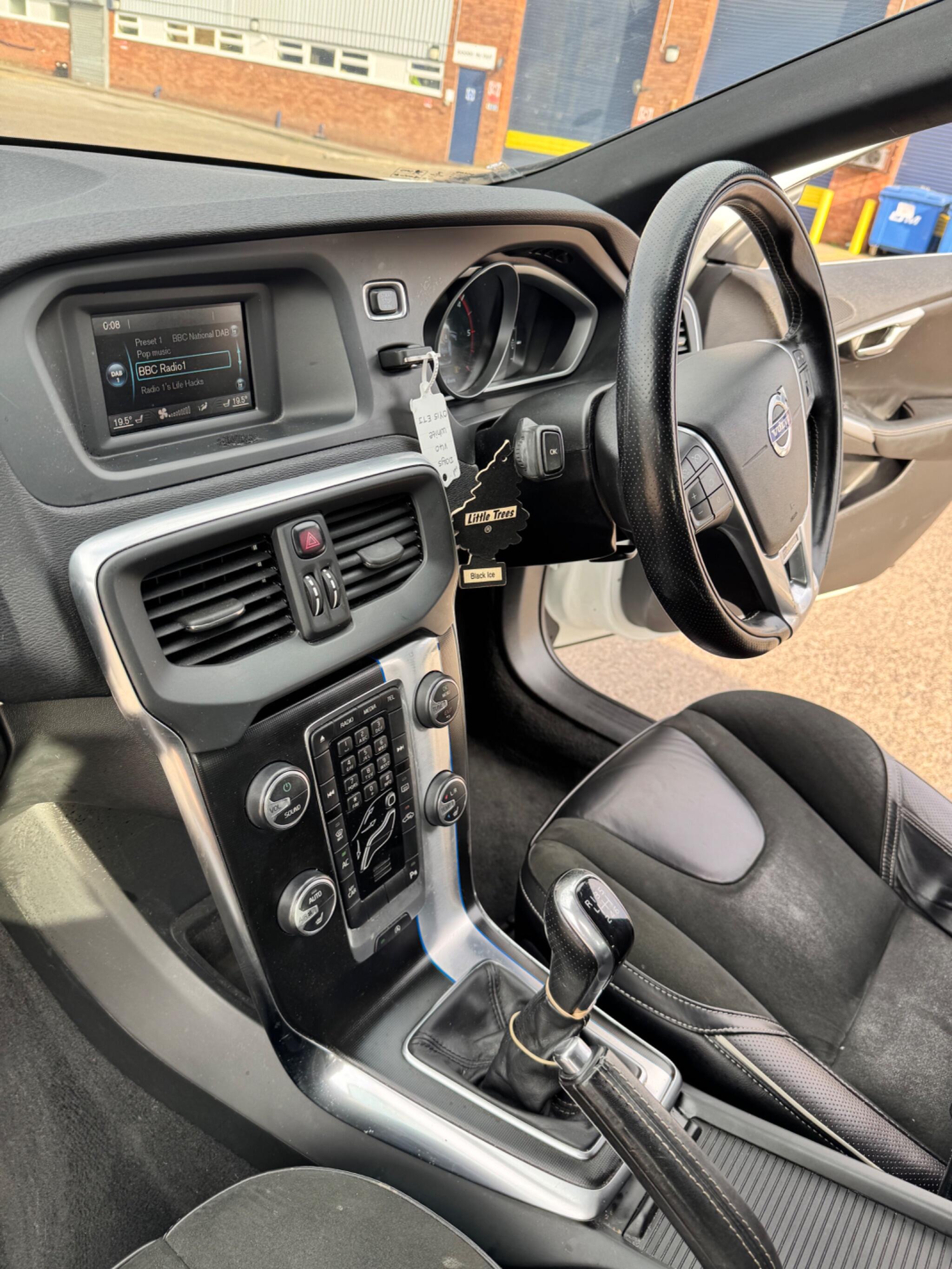 Volvo V40 view 19