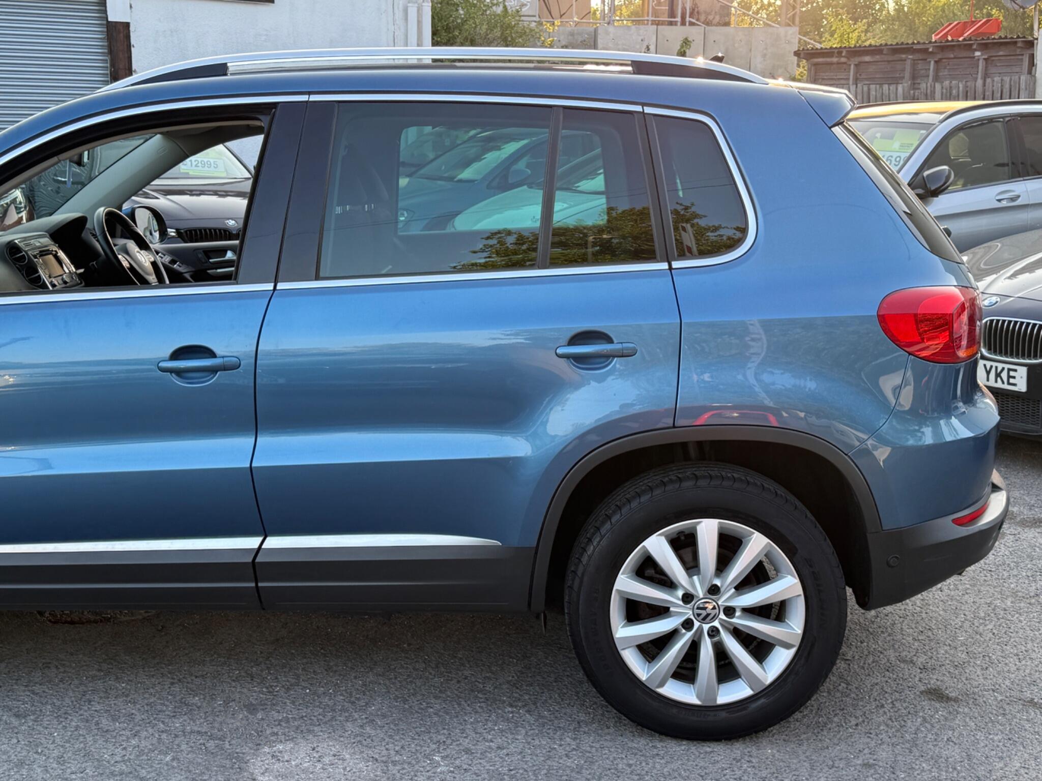 Volkswagen Tiguan - Image 12