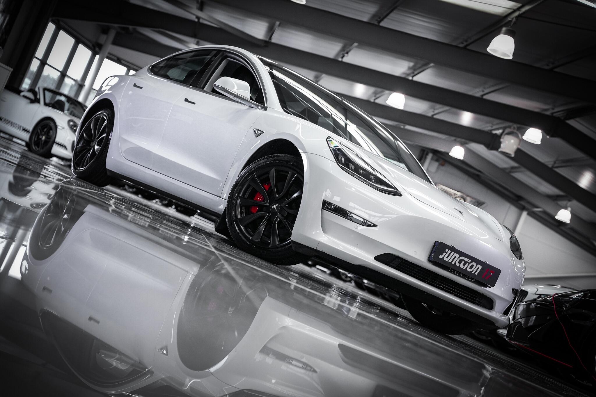 Tesla Model 3 view 8