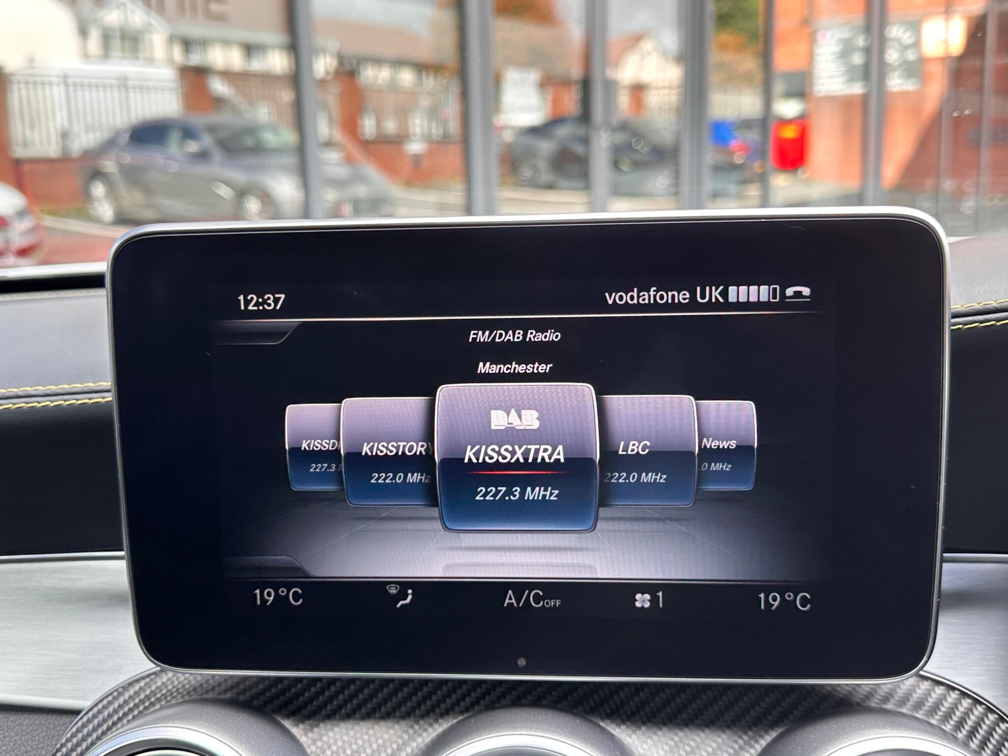 Mercedes-Benz C-Class view 23