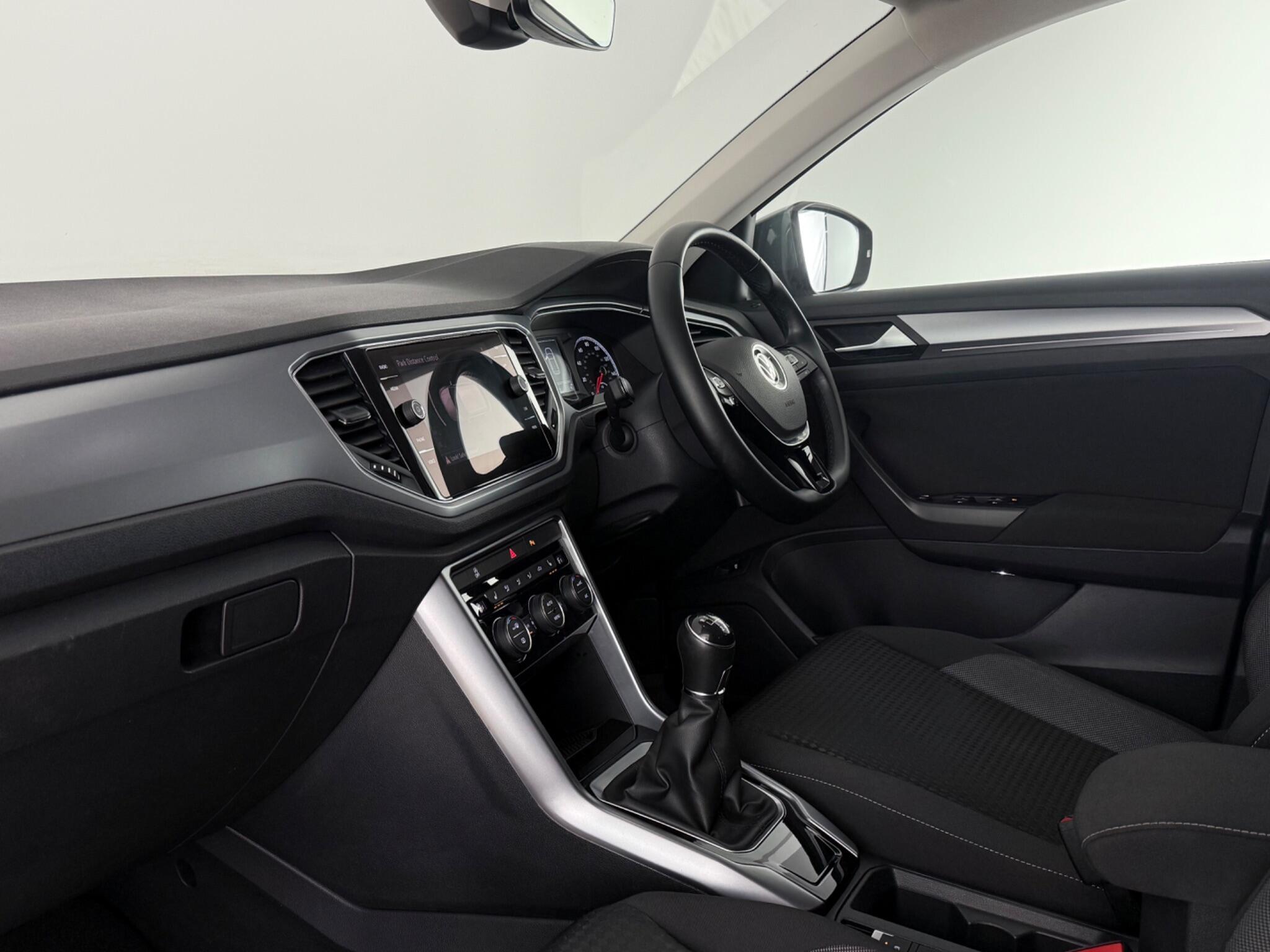 Volkswagen T-Roc view 13