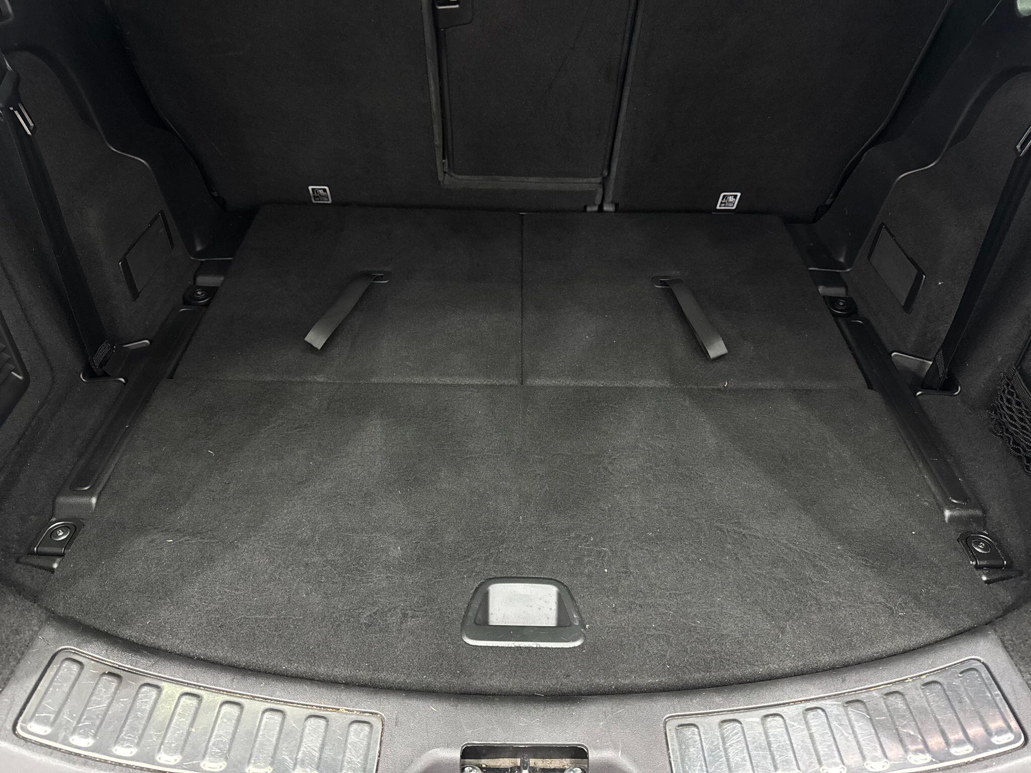 Land Rover Discovery Sport view 61