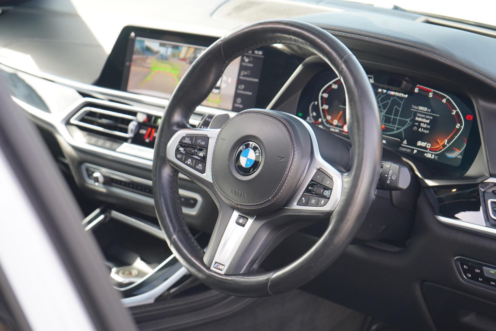 BMW X7 view 21