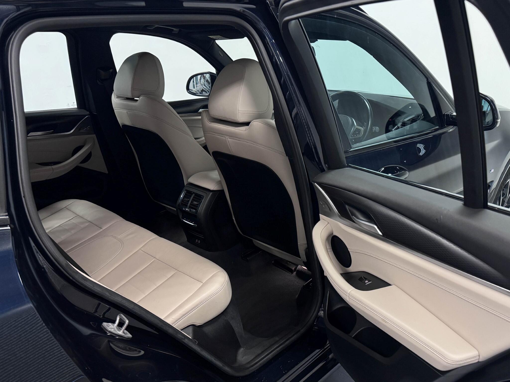 BMW X3 view 26