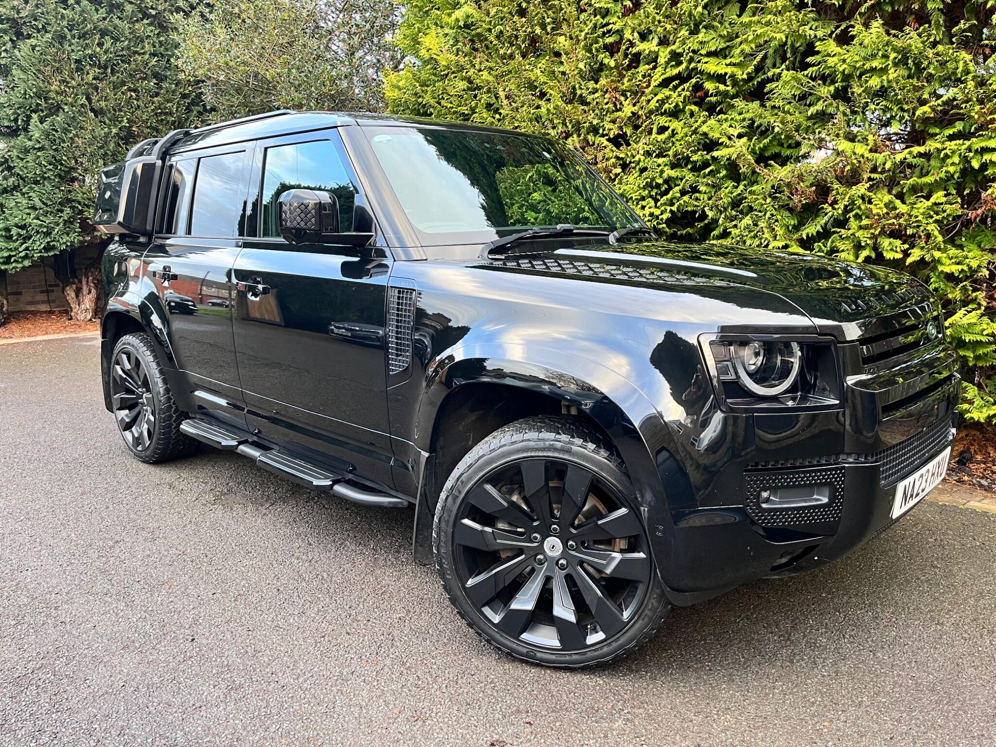 Land Rover Defender view 24