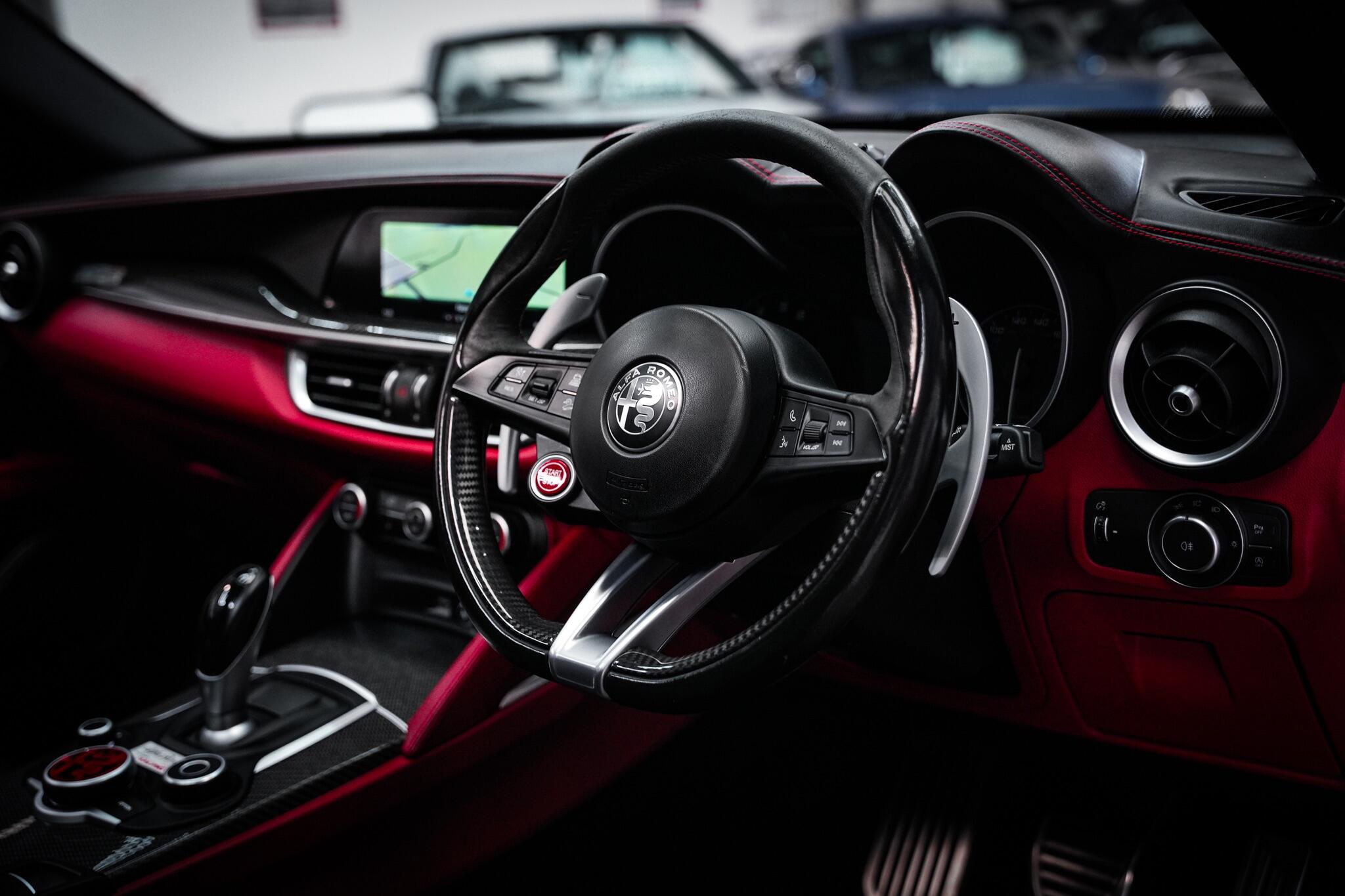 Alfa Romeo Stelvio view 19