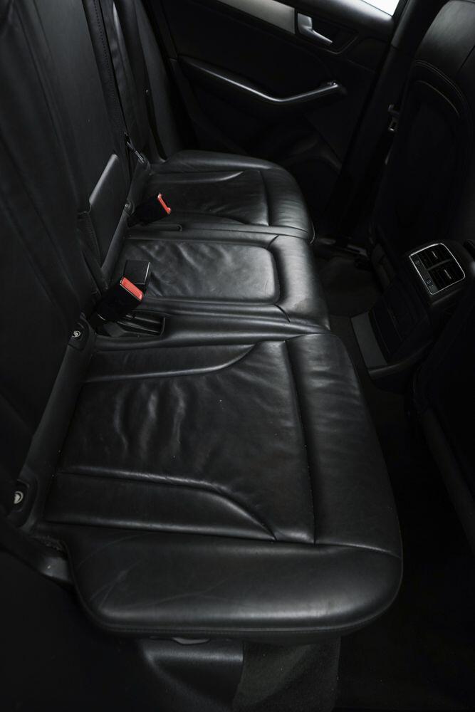 Audi Q5 view 12