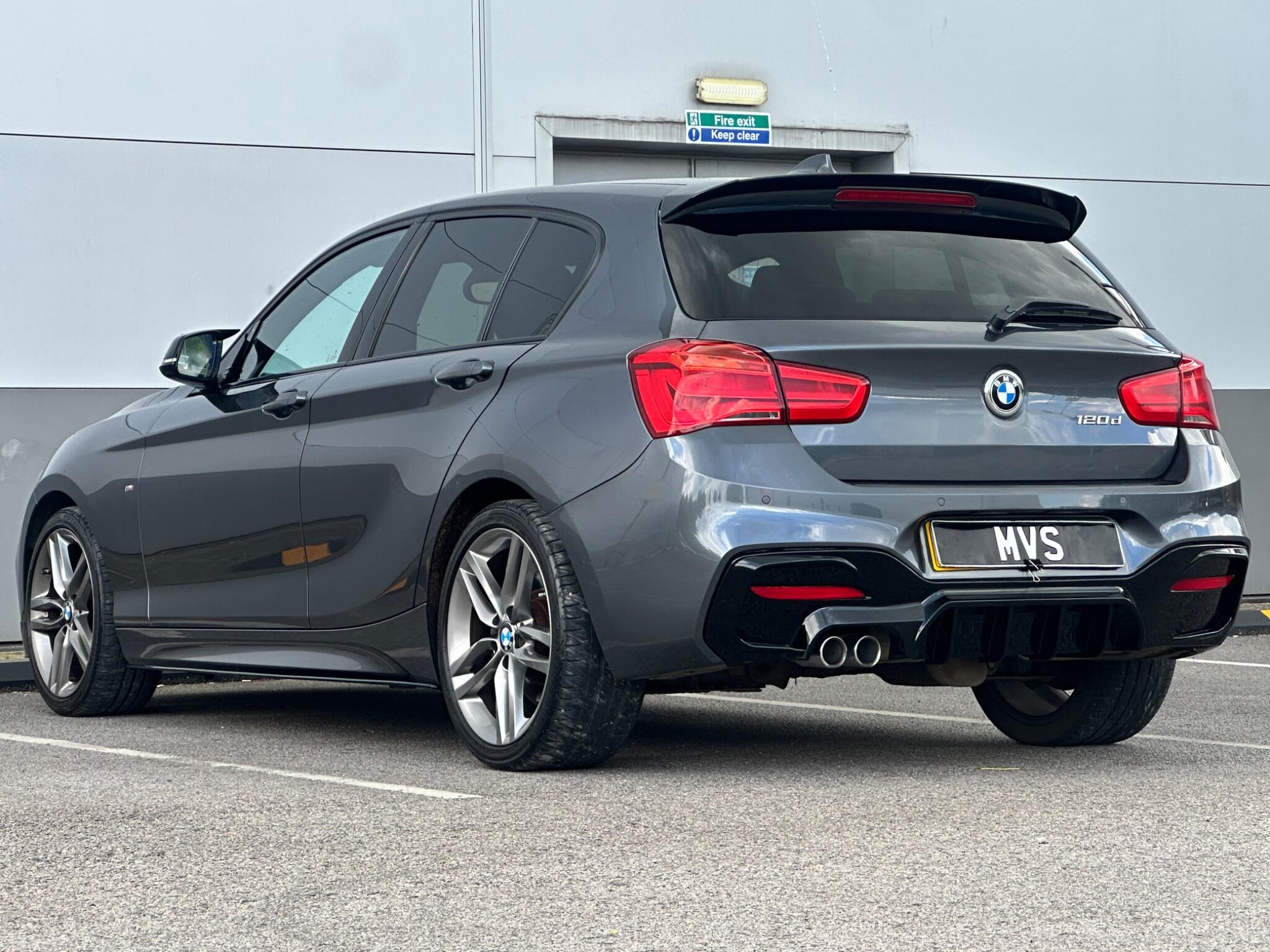 BMW 1 Series view 9