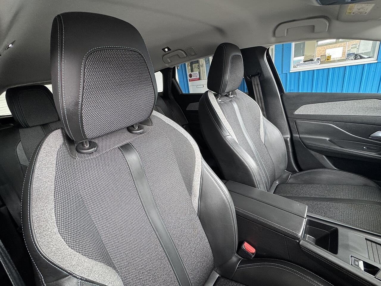 Peugeot 308 SW view 11