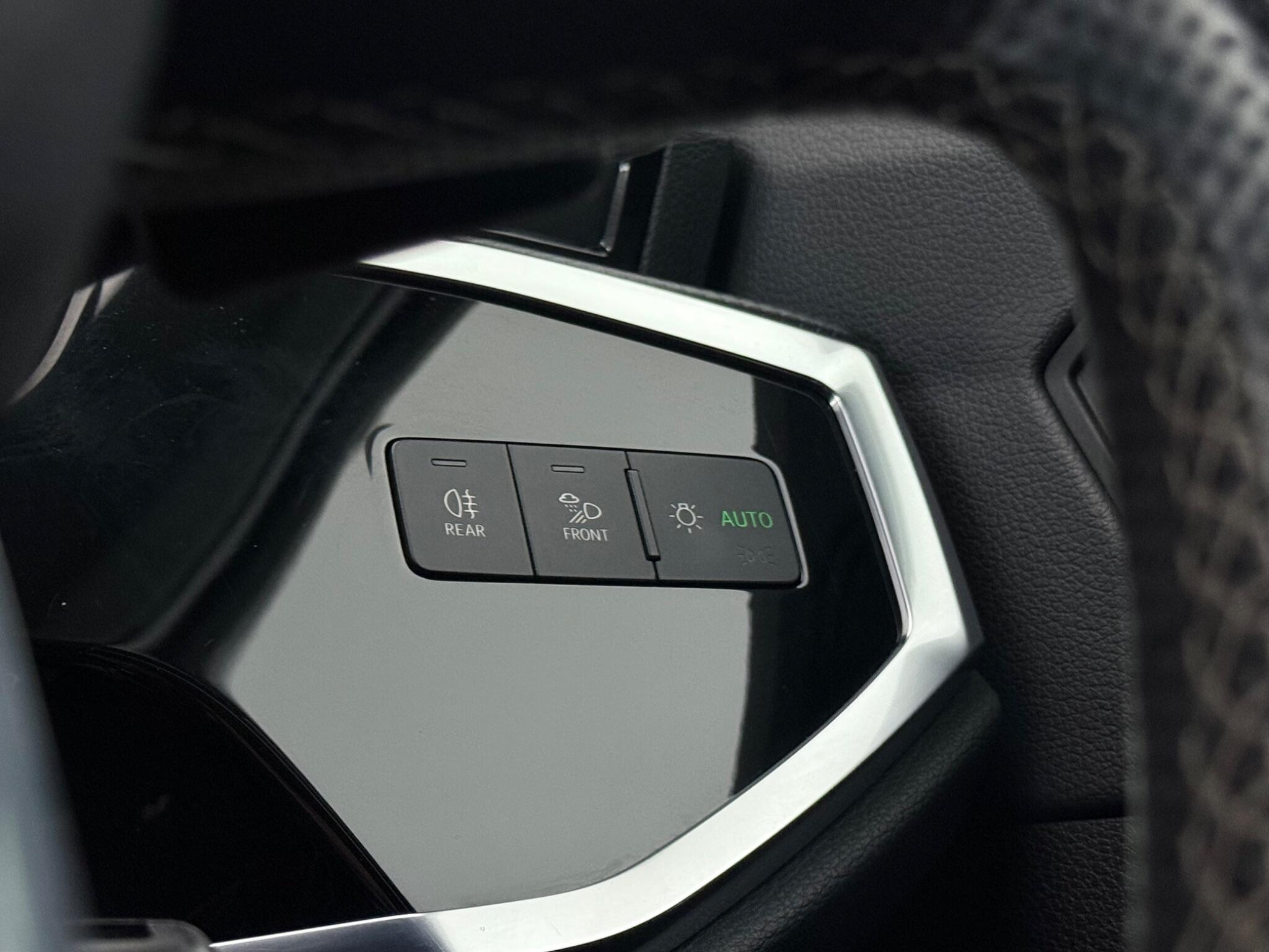 Audi Q3 view 18