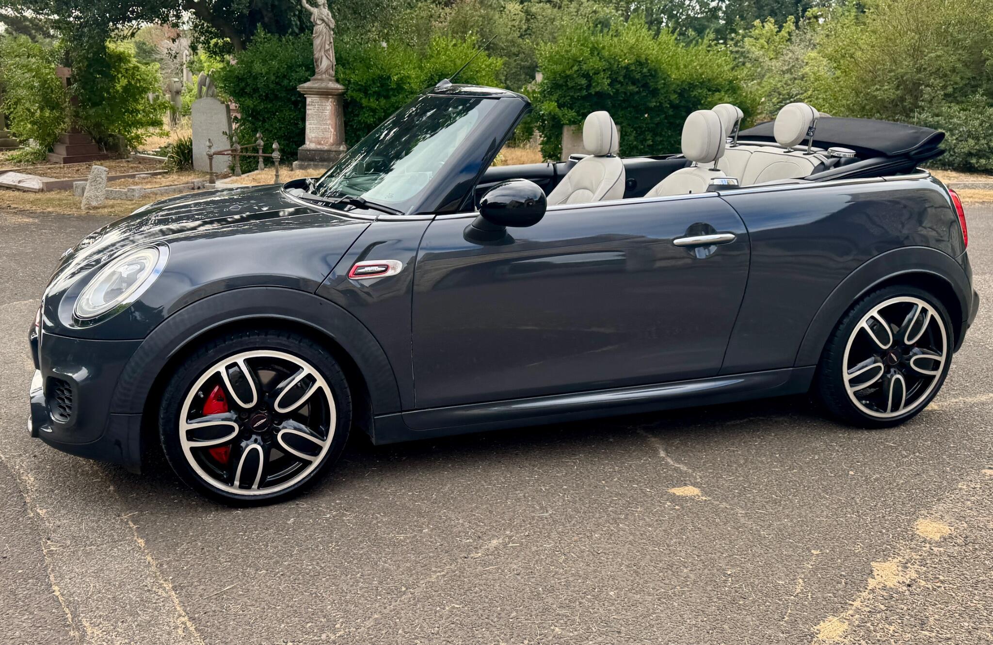 Mini Convertible view 18