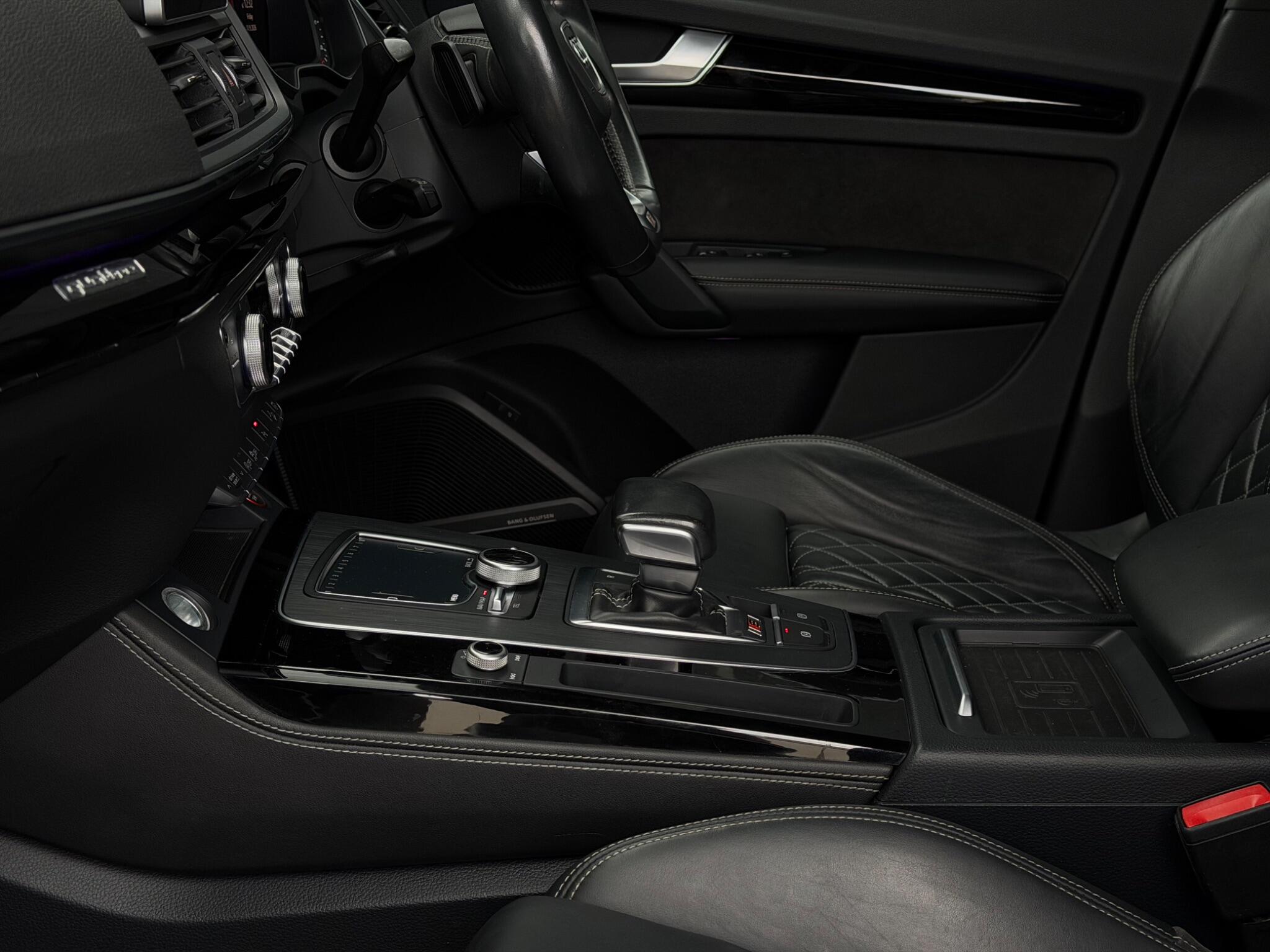 Audi SQ5 view 38