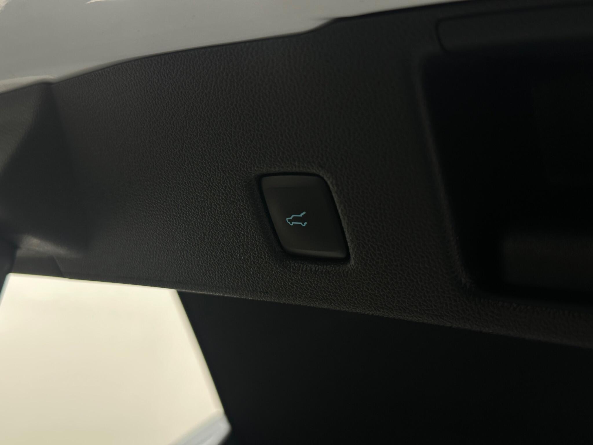 Ford Kuga view 45