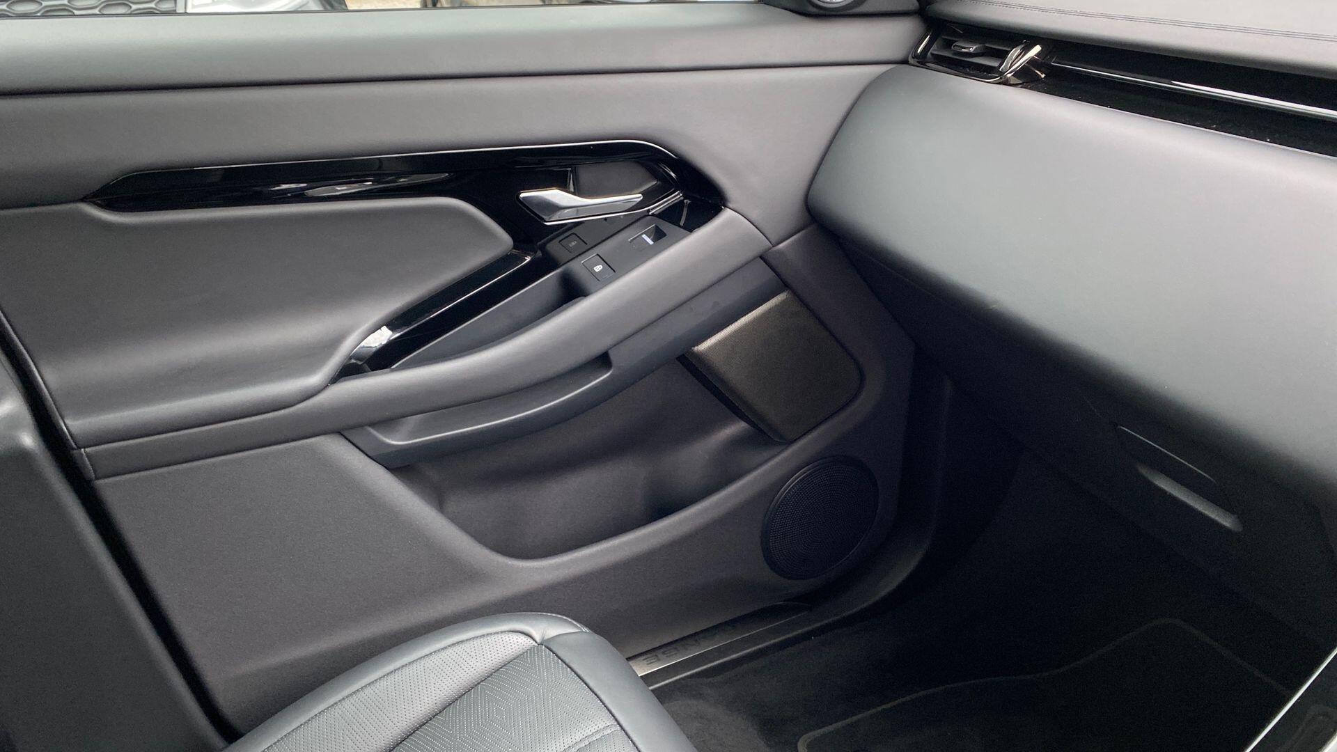 Land Rover Range Rover Evoque view 32