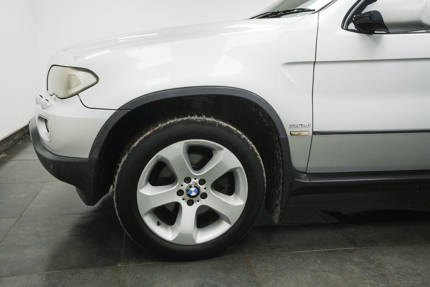 BMW X5 view 4