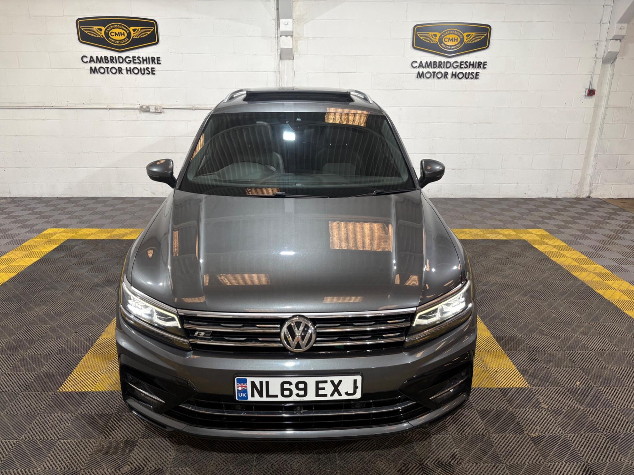 Volkswagen Tiguan view 2