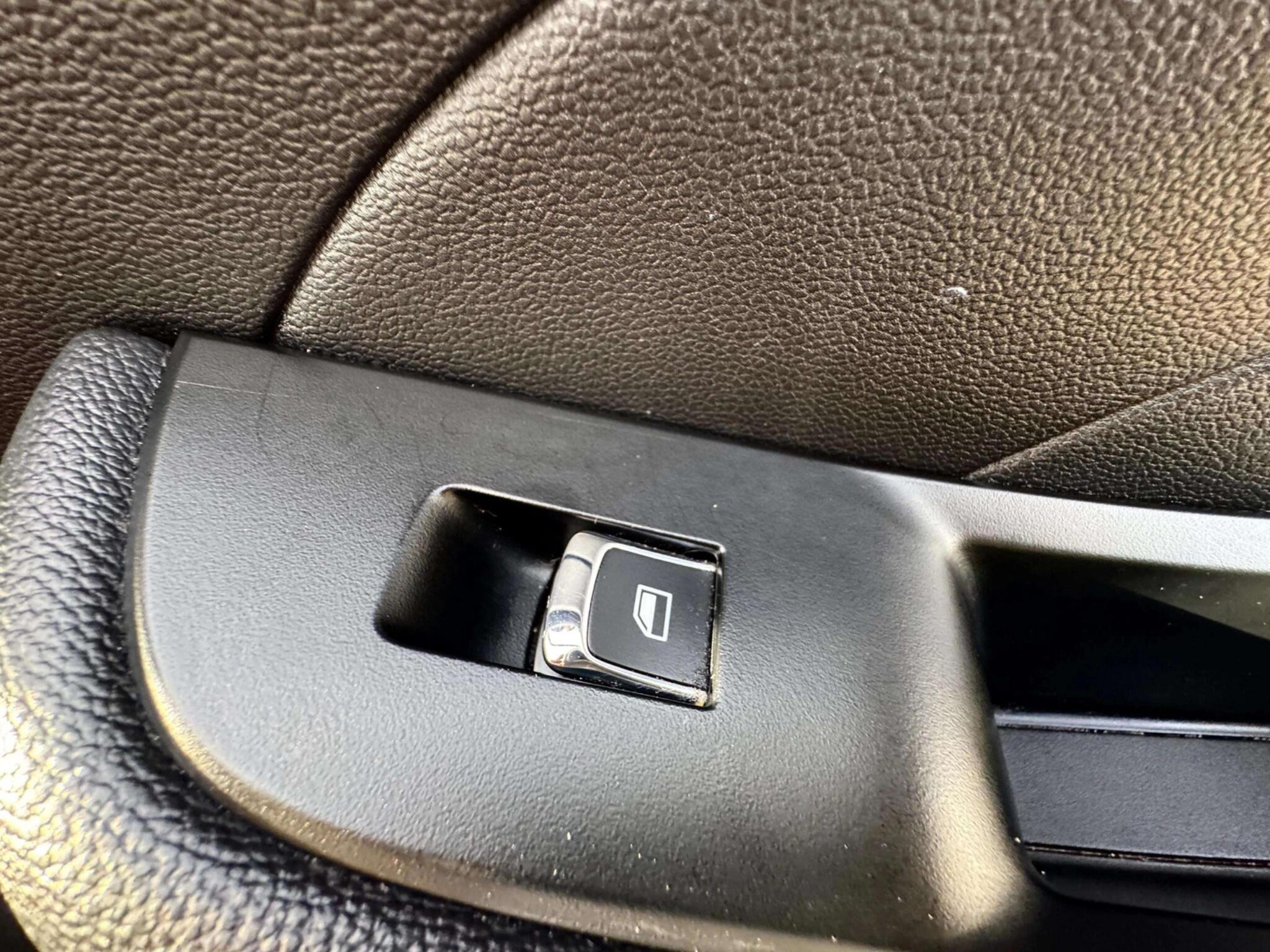 MG MG5 view 45