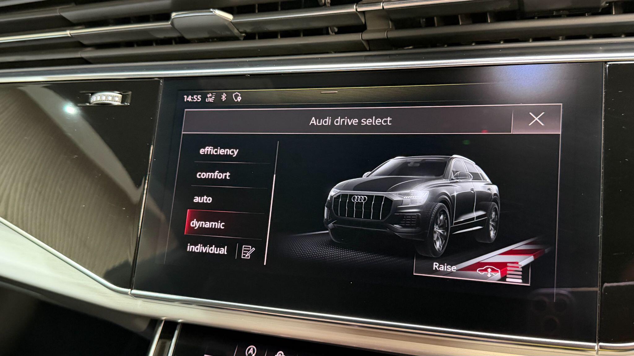 Audi Q8 view 24