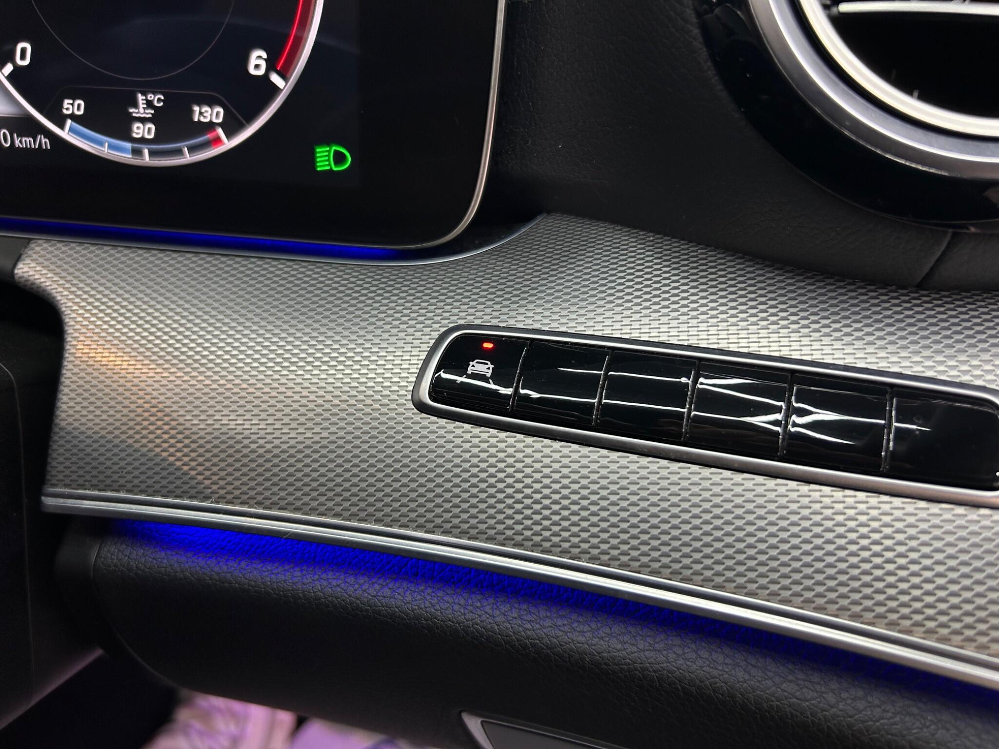 Mercedes-Benz E-Class view 22