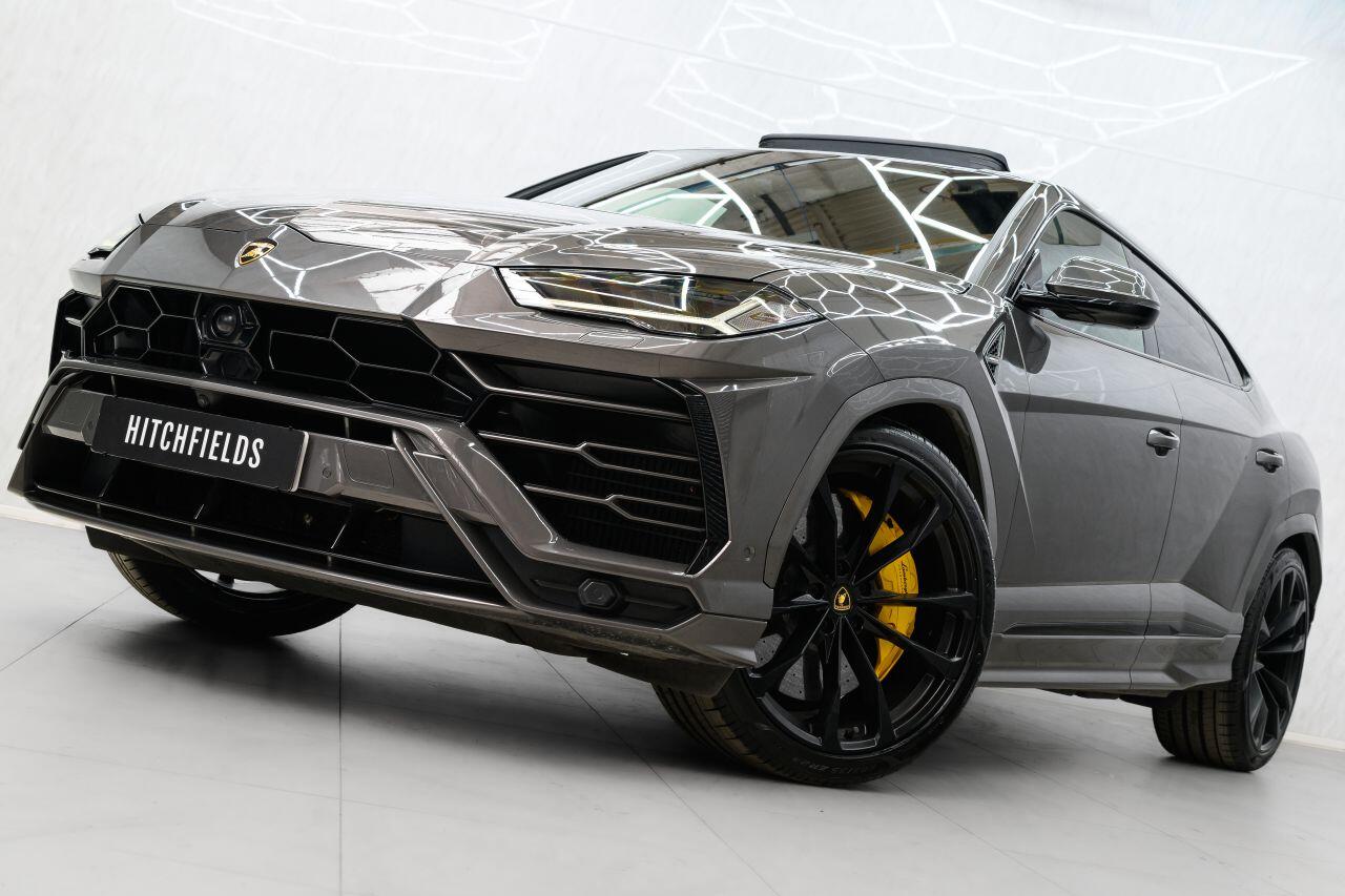 Lamborghini Urus view 5