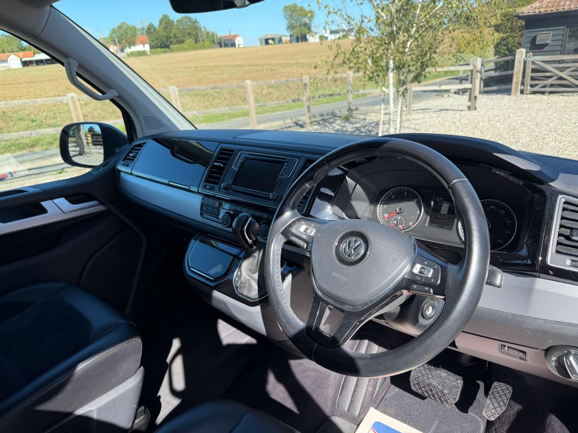 Volkswagen Caravelle view 20