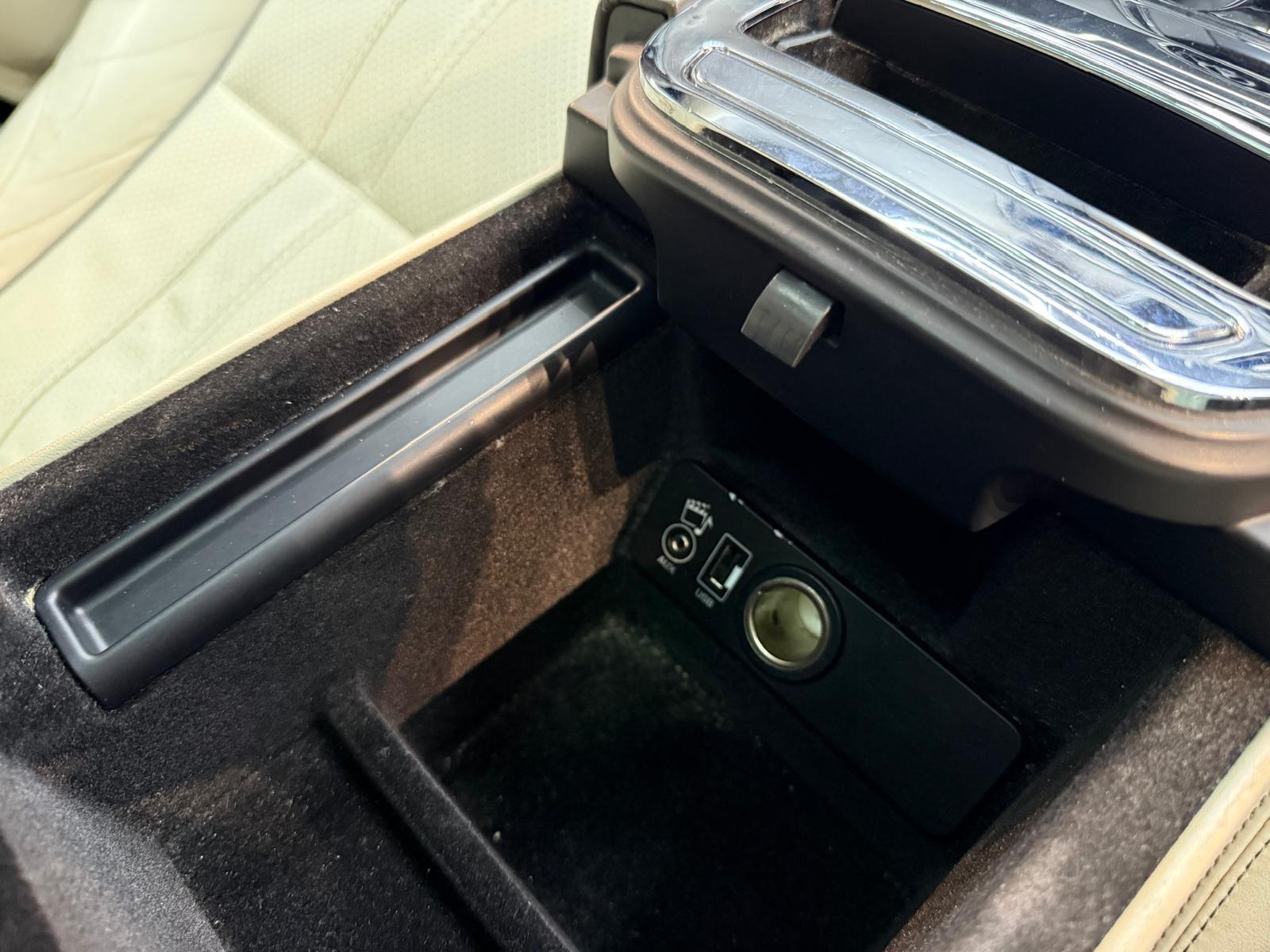 Jaguar XJ view 23