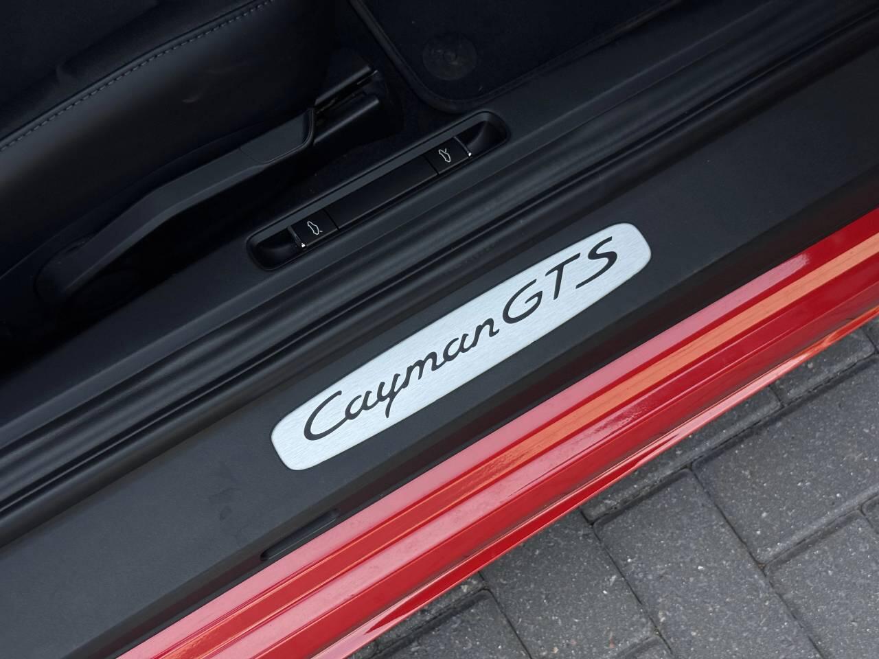 Porsche Cayman view 17