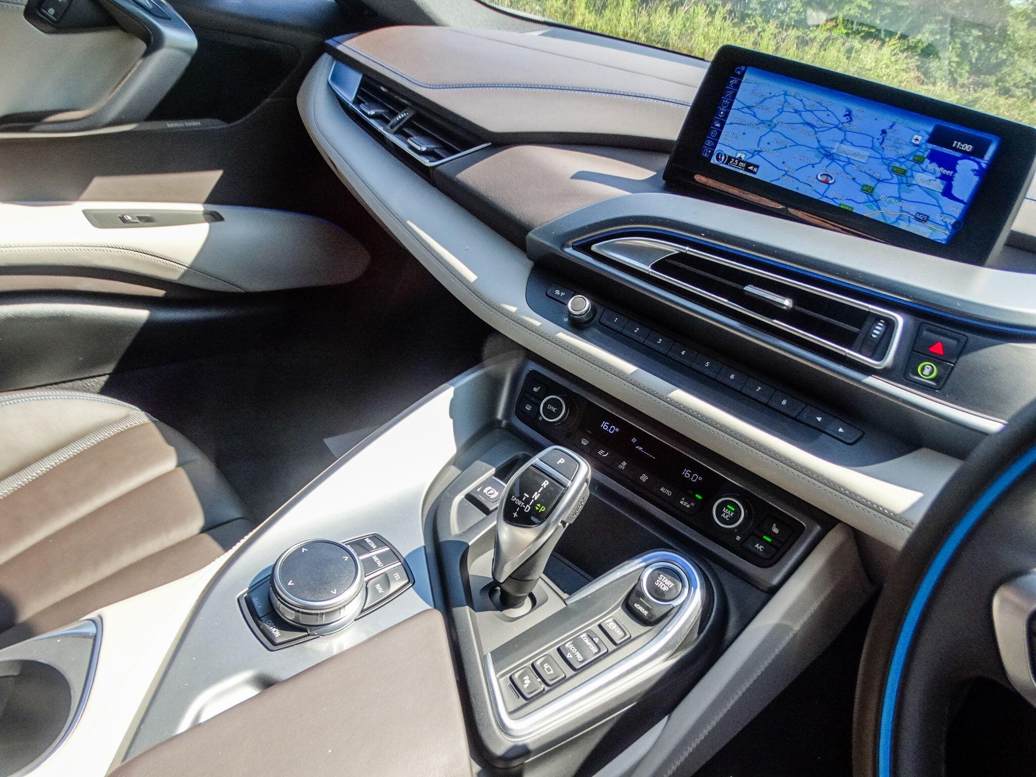 BMW I8 view 10
