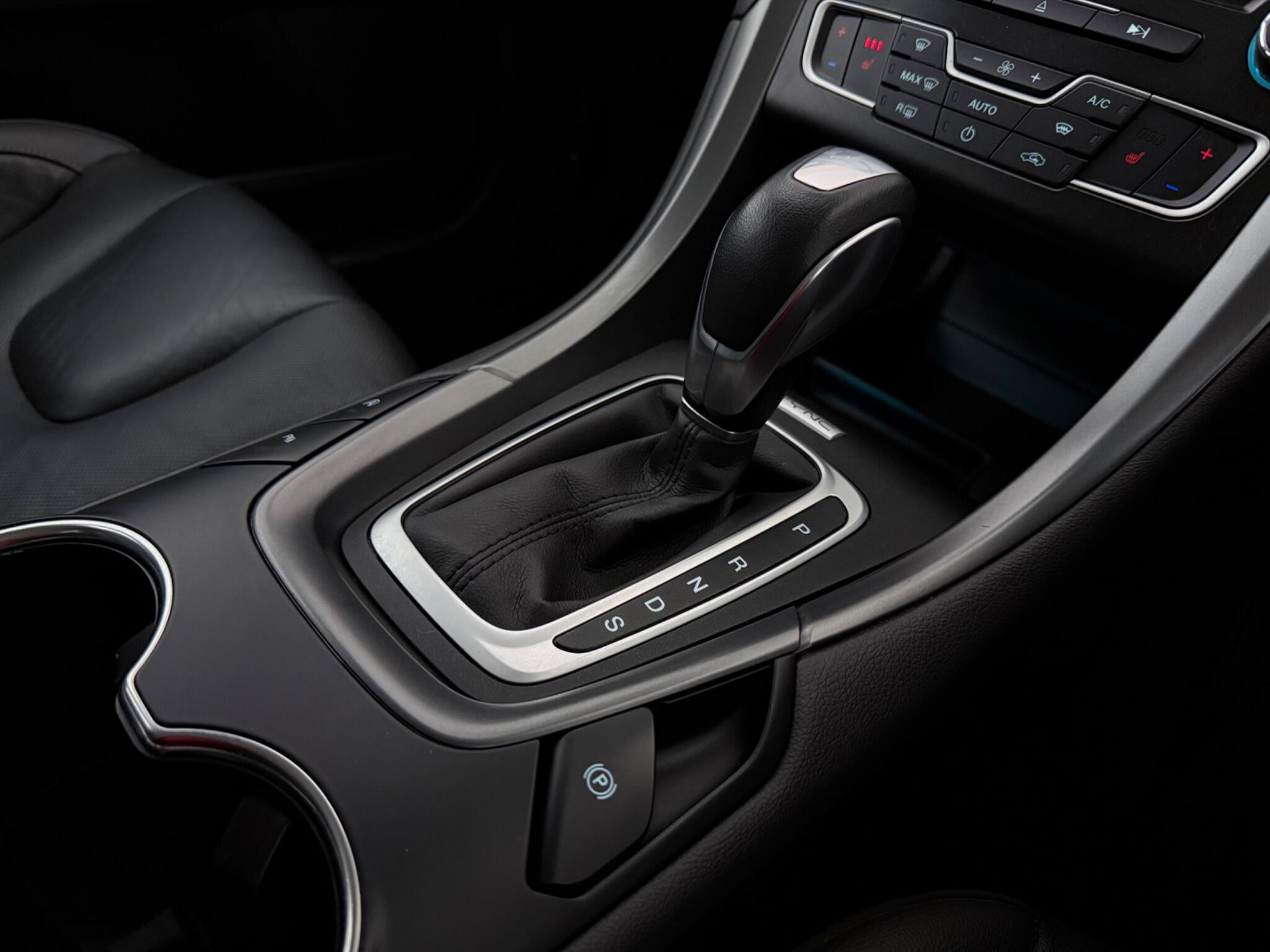 Ford Mondeo view 22