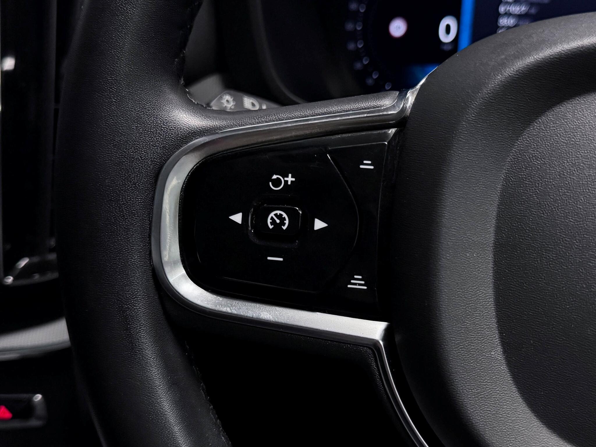 Volvo XC60 view 35