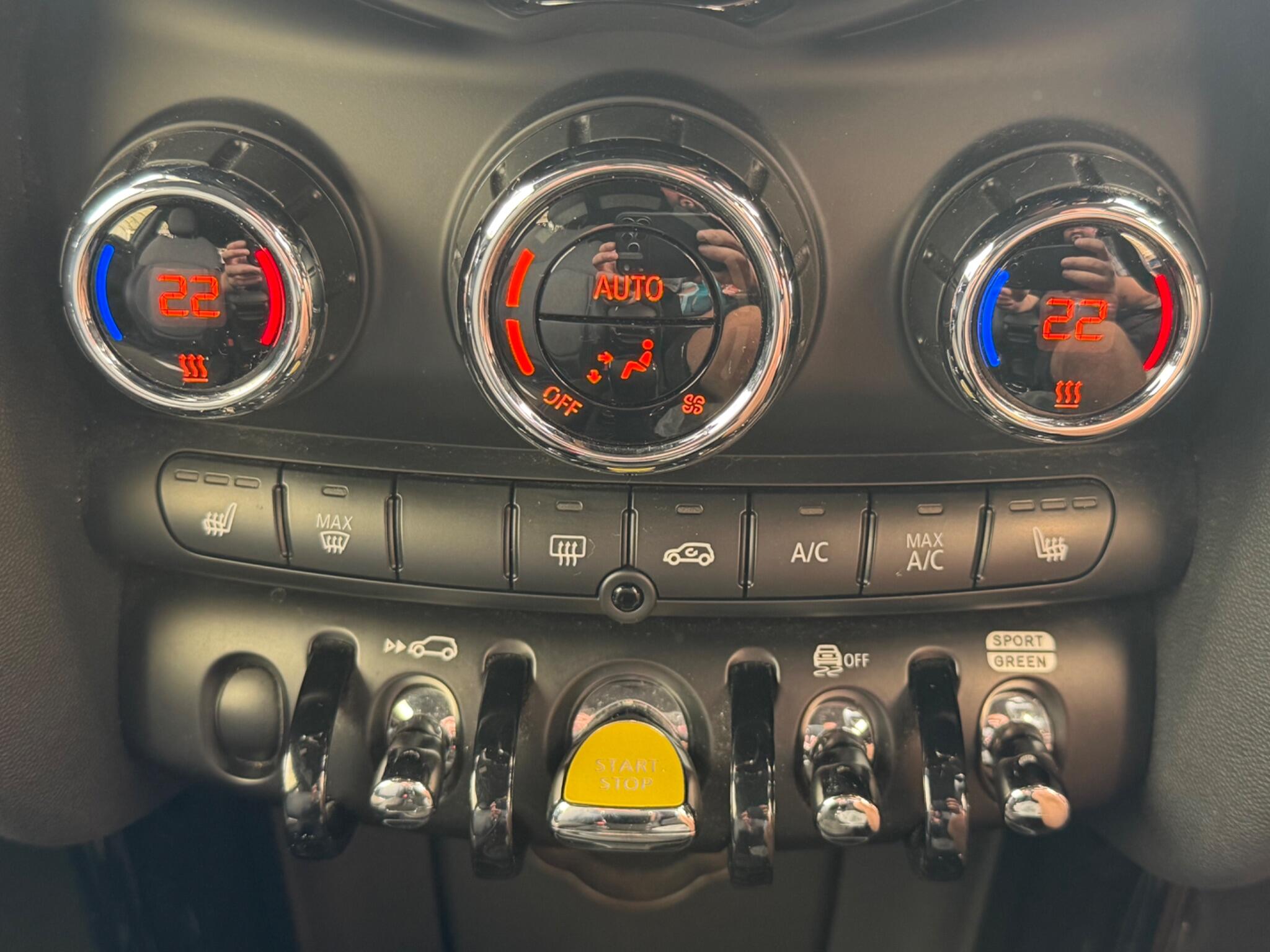 Mini Hatch view 26