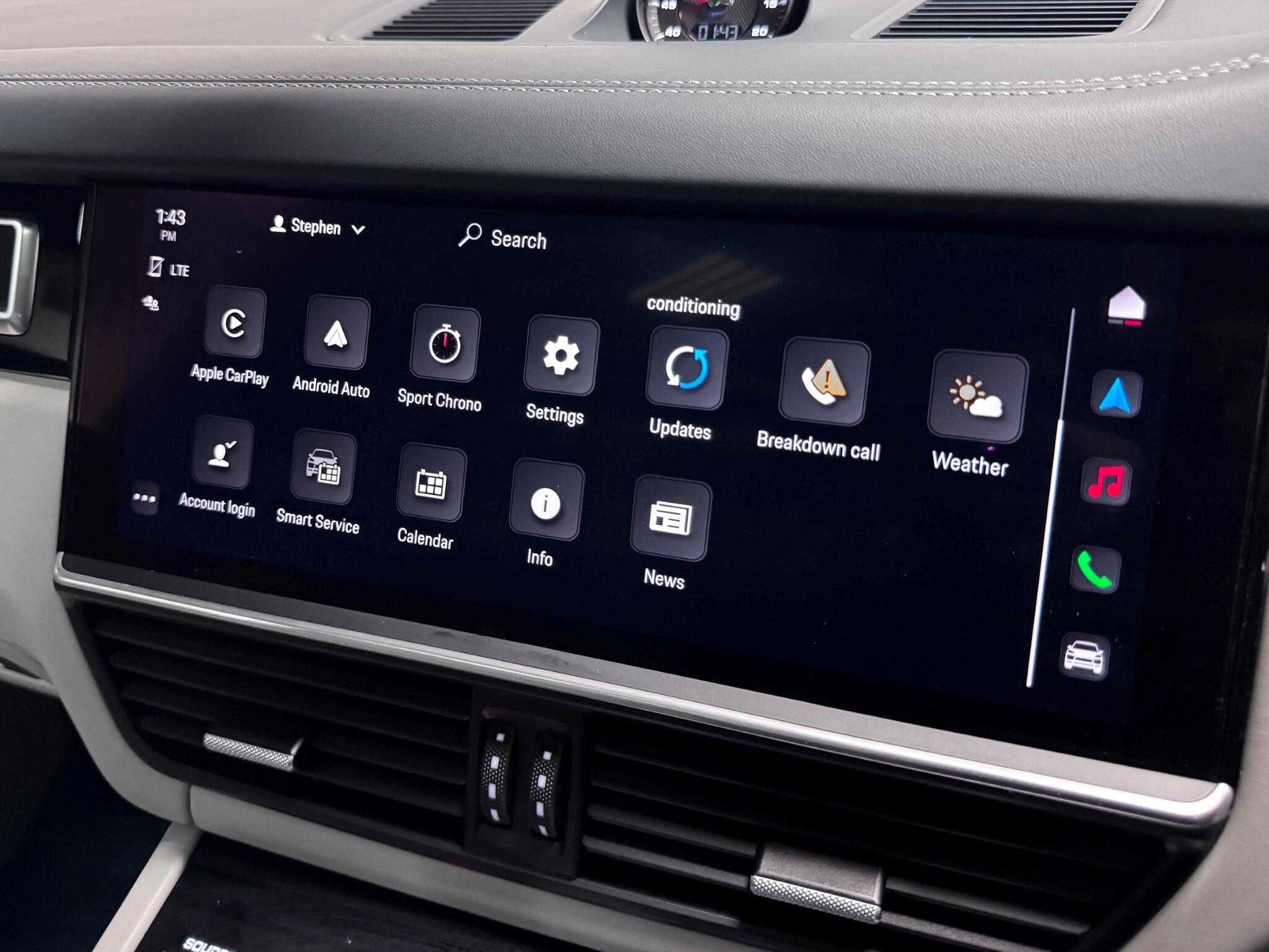 Porsche Cayenne view 59