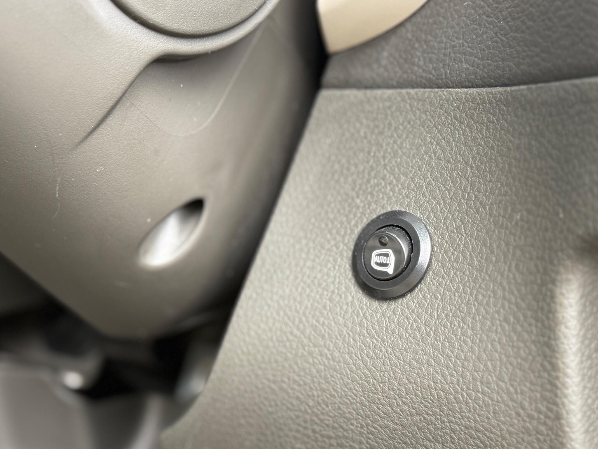 Nissan Cube view 70