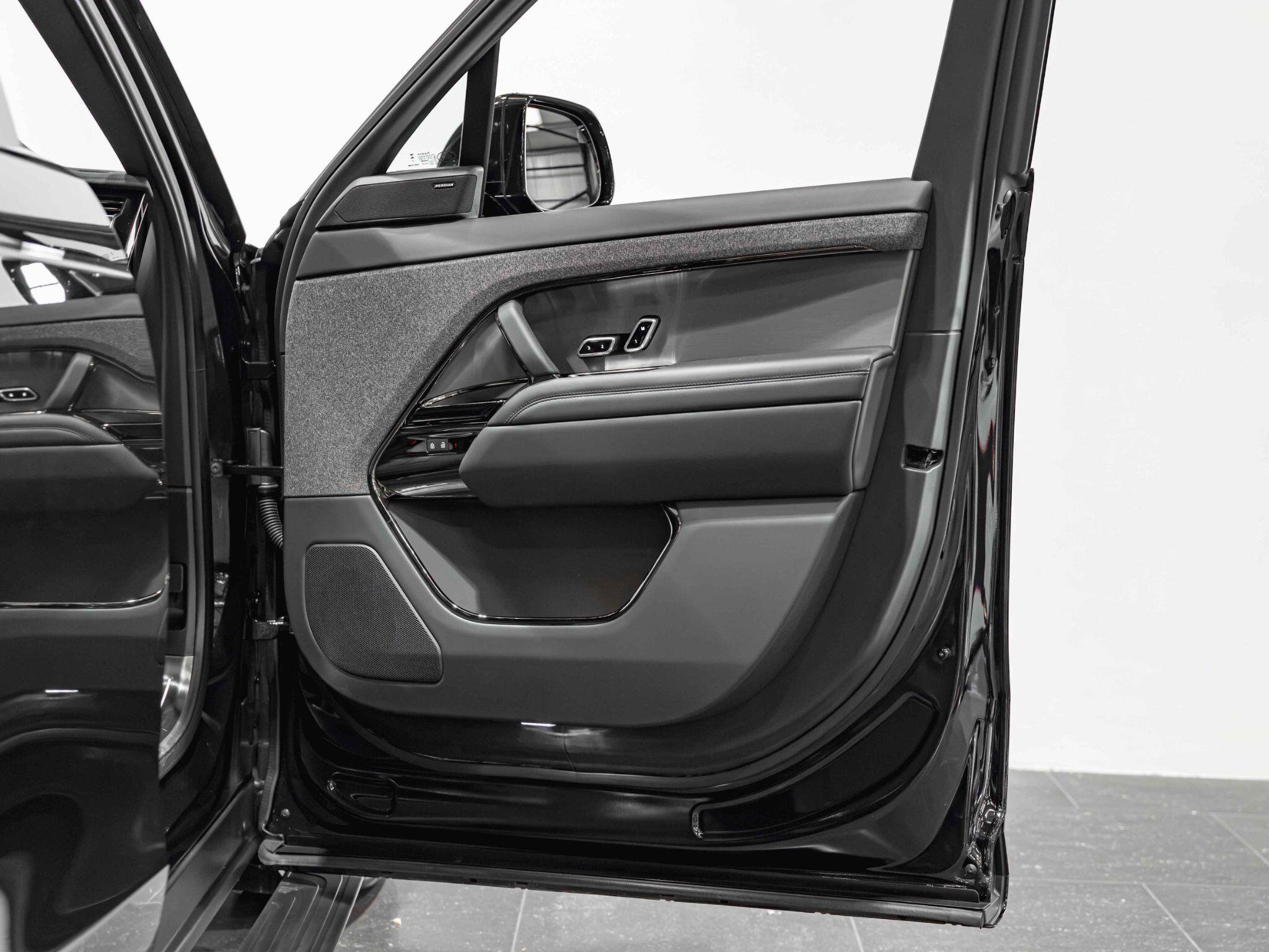 Land Rover Range Rover Sport view 23