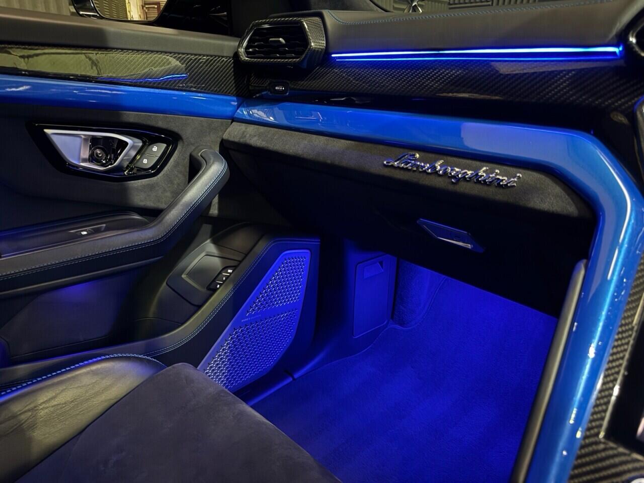 Lamborghini Urus view 15