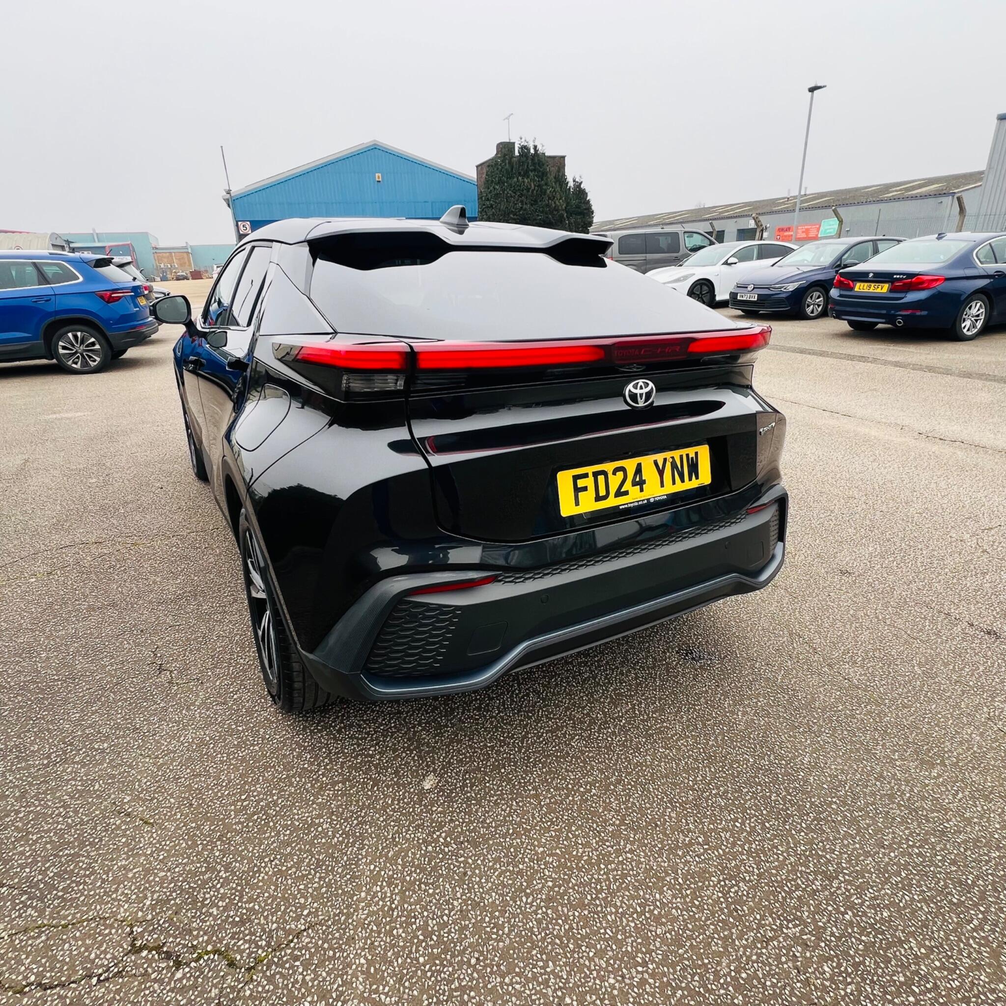 Toyota C-HR view 9