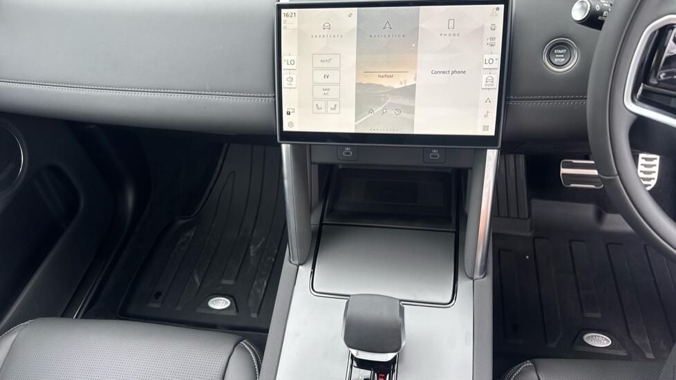 Land Rover Discovery Sport view 14