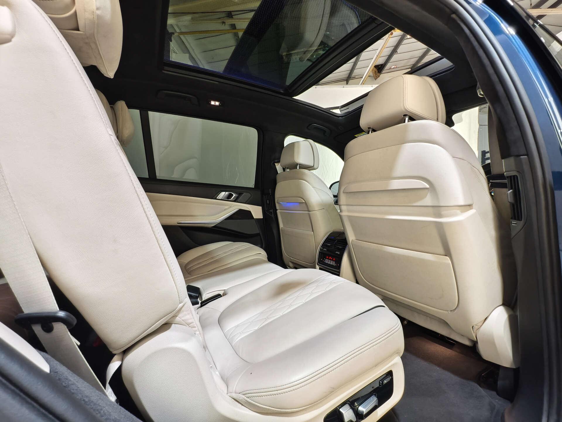 BMW X7 view 20