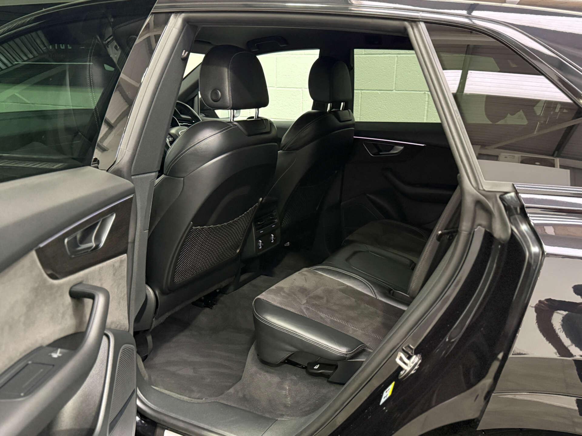 Audi Q8 view 19