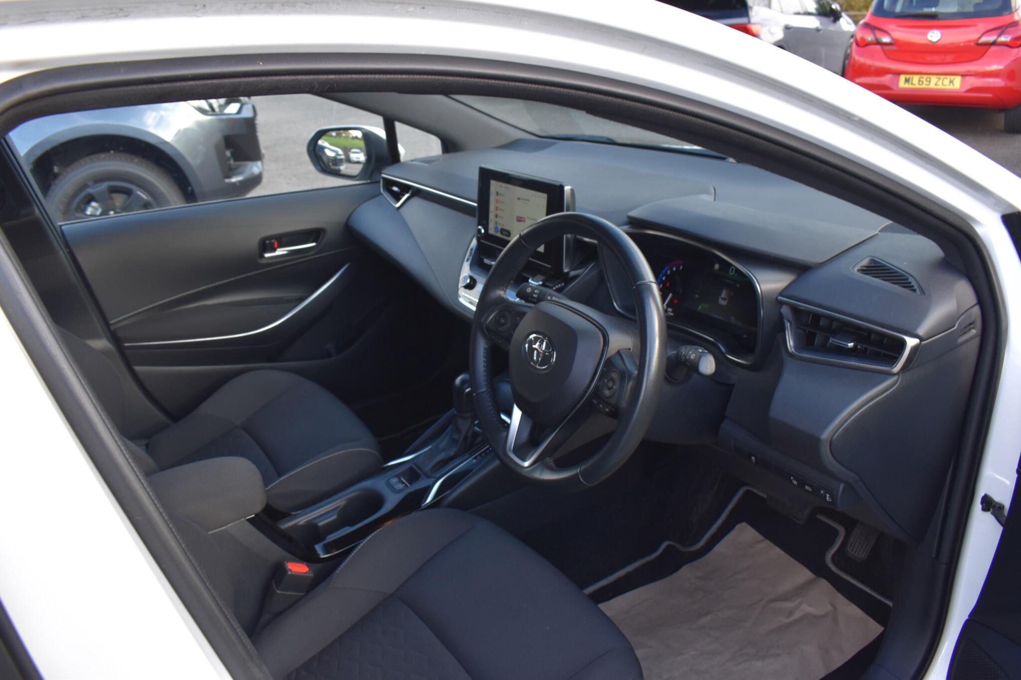 Corolla - 1.8 VVT-h Icon Tech Touring Sports CVT Euro 6 (s/s) 5dr - Image 30
