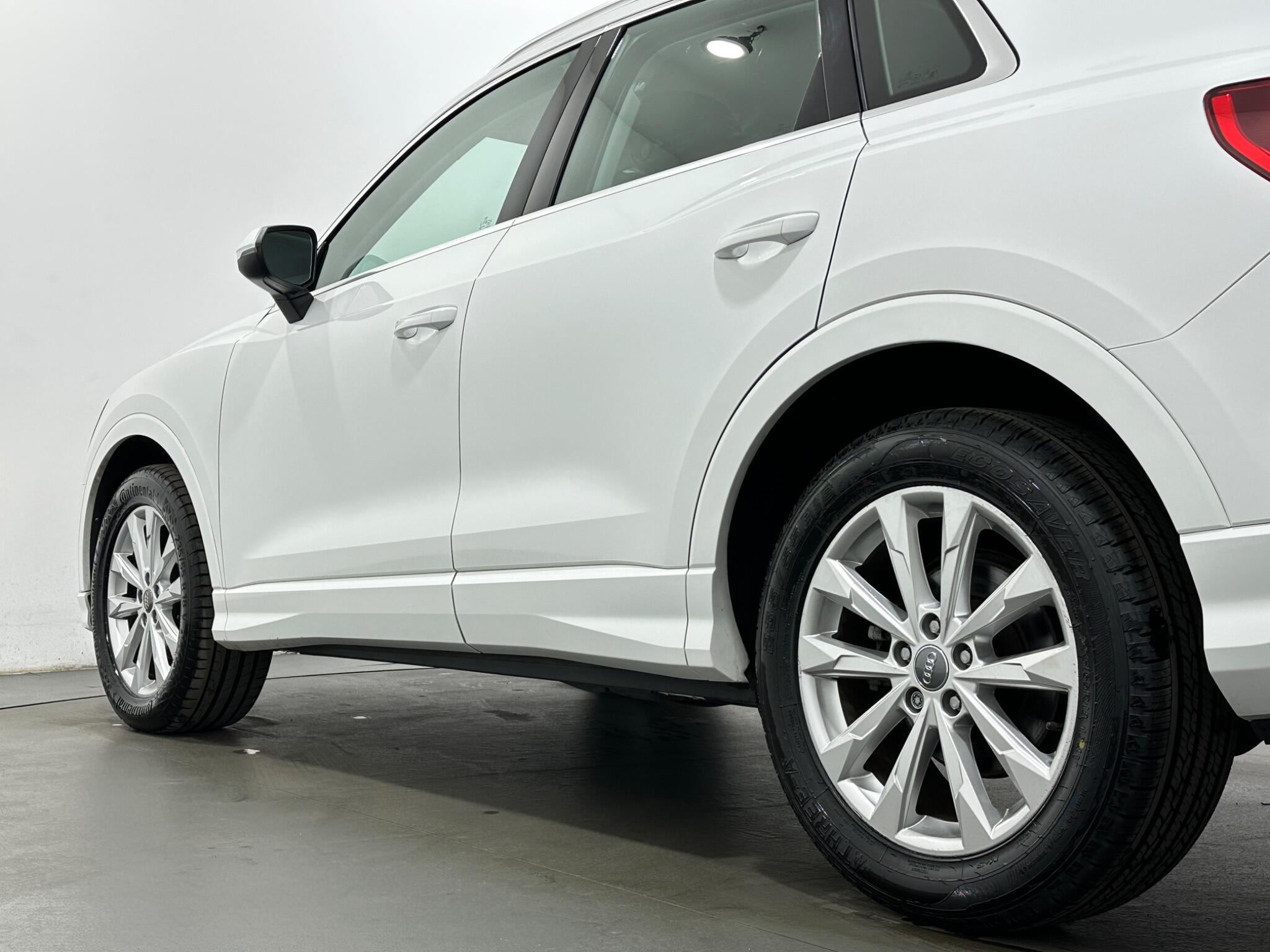 Audi Q3 view 49