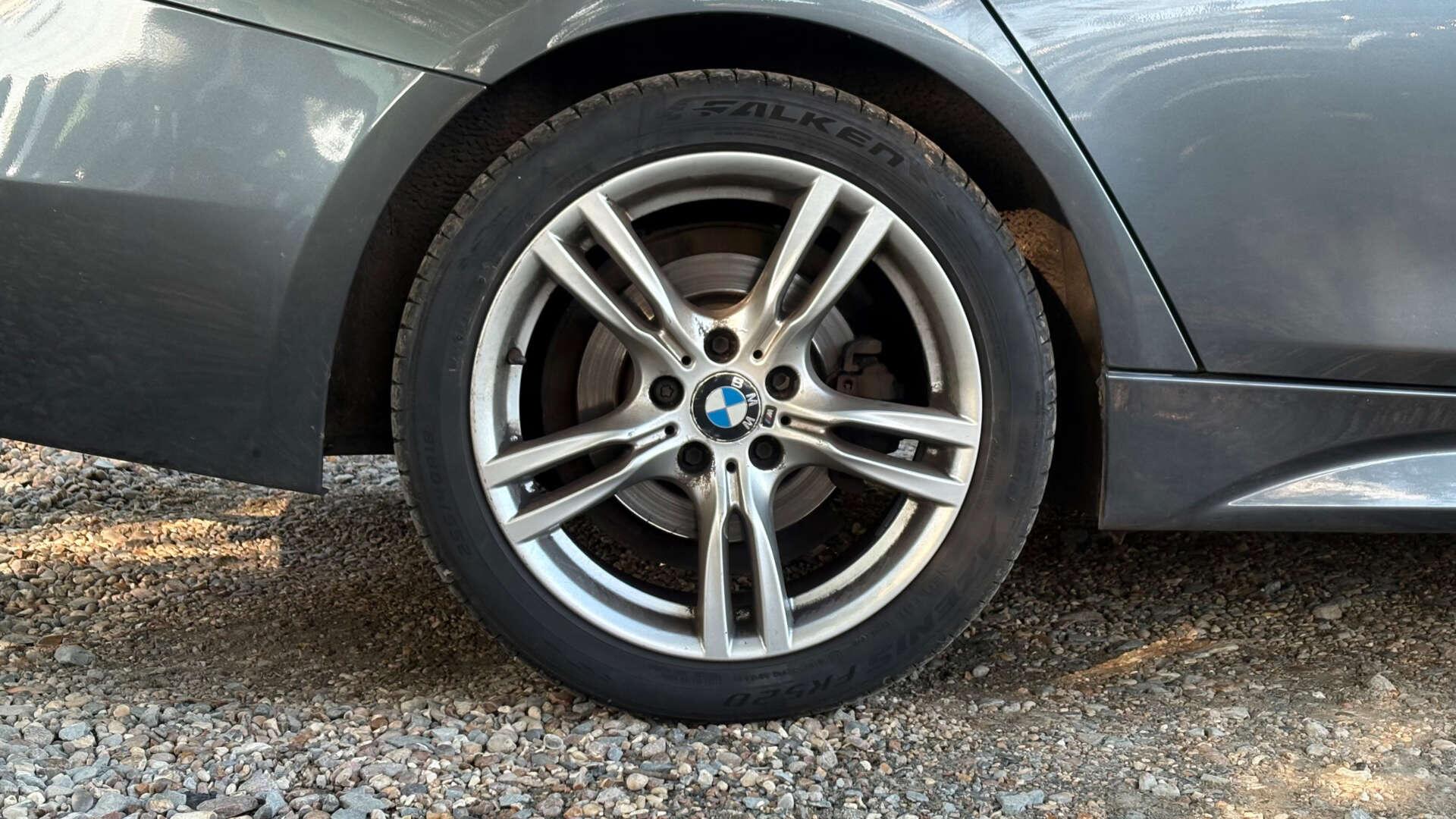 BMW 3 Series view 37