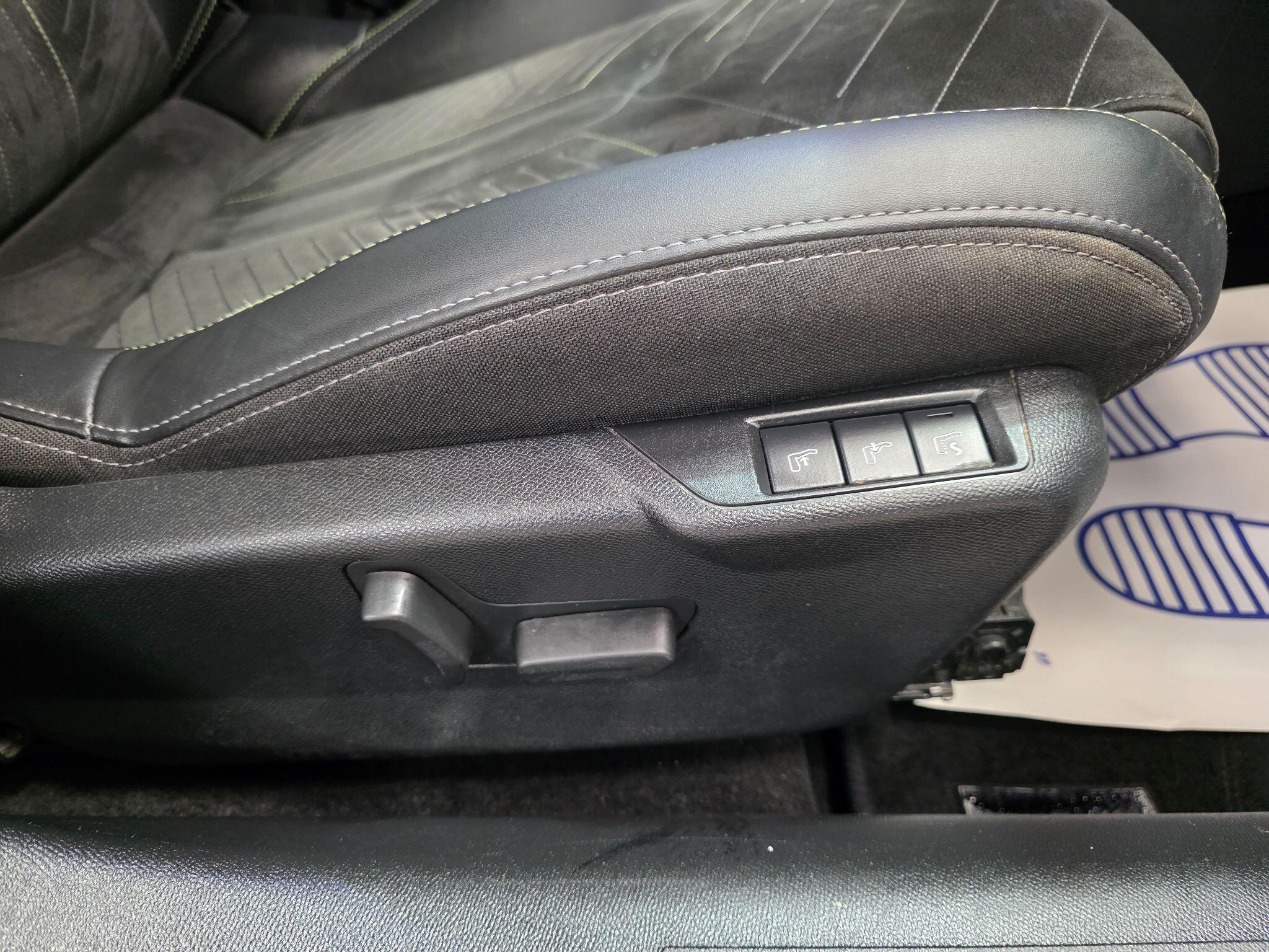 Peugeot 208 view 14