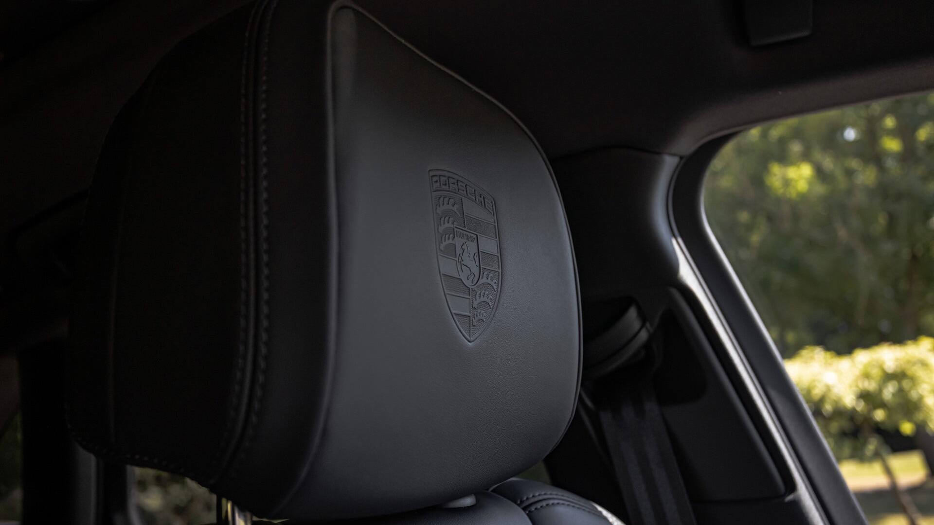Porsche Macan view 26