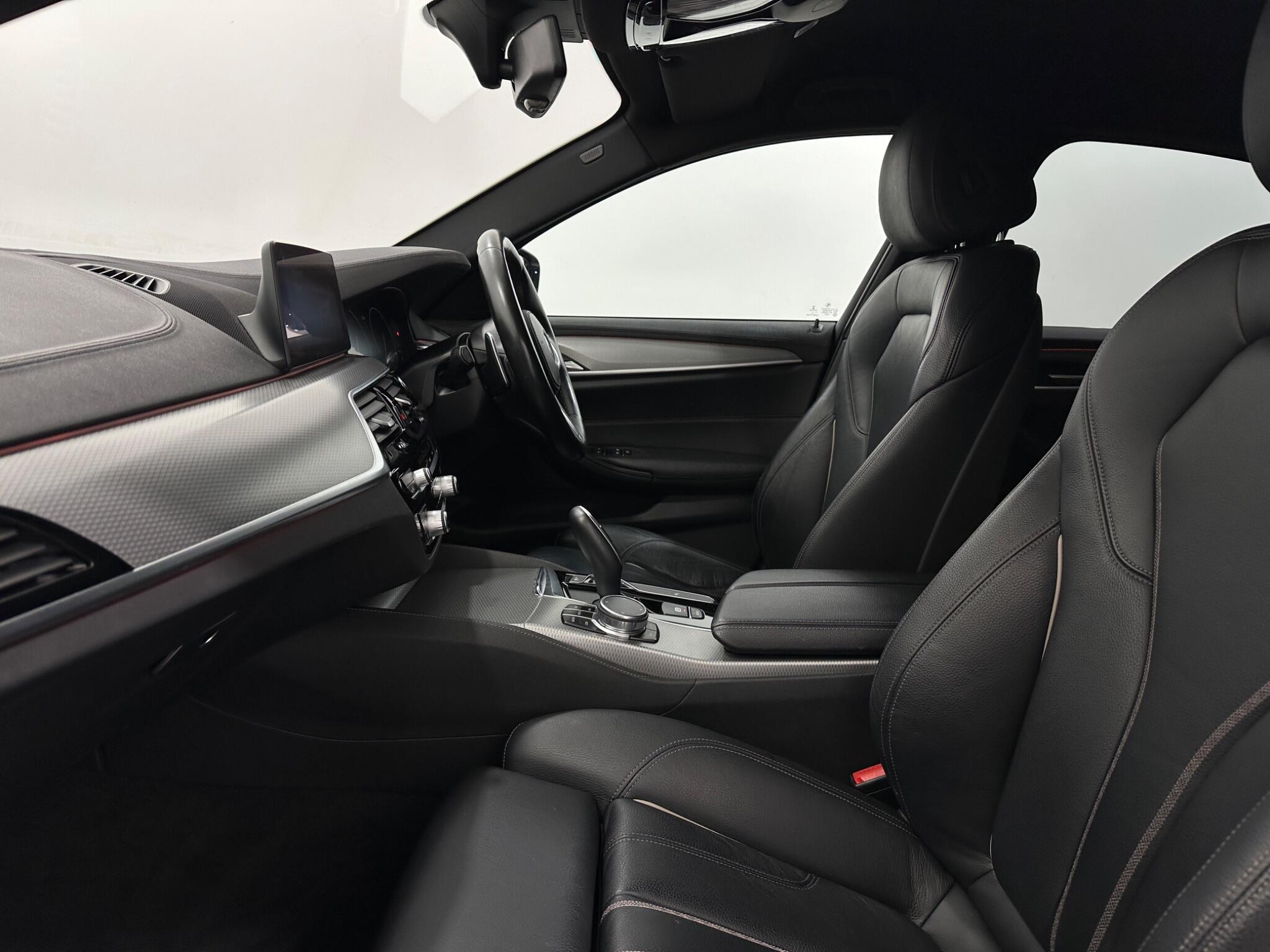 BMW 5 Series view 36