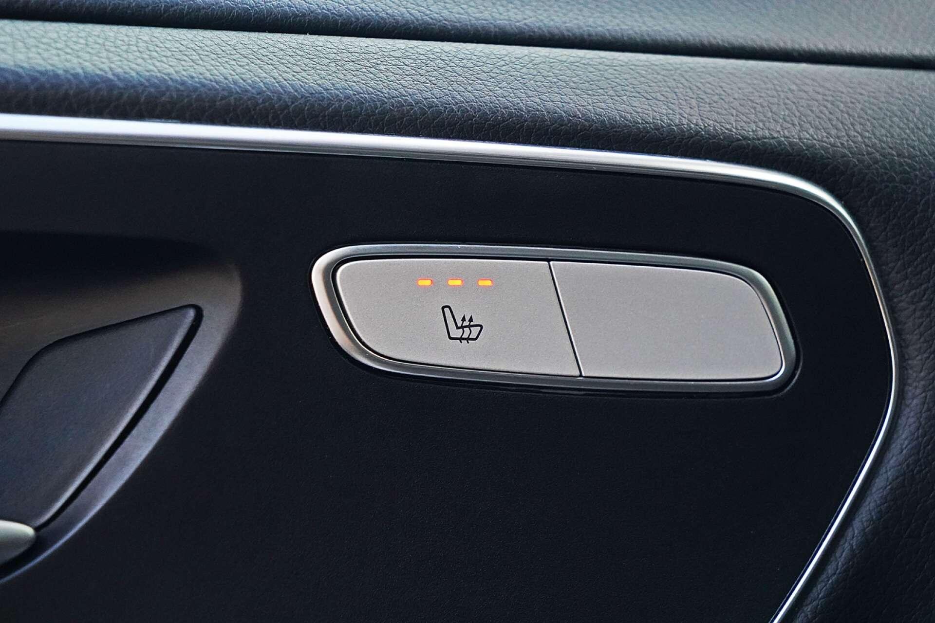 Mercedes-Benz V-Class view 17