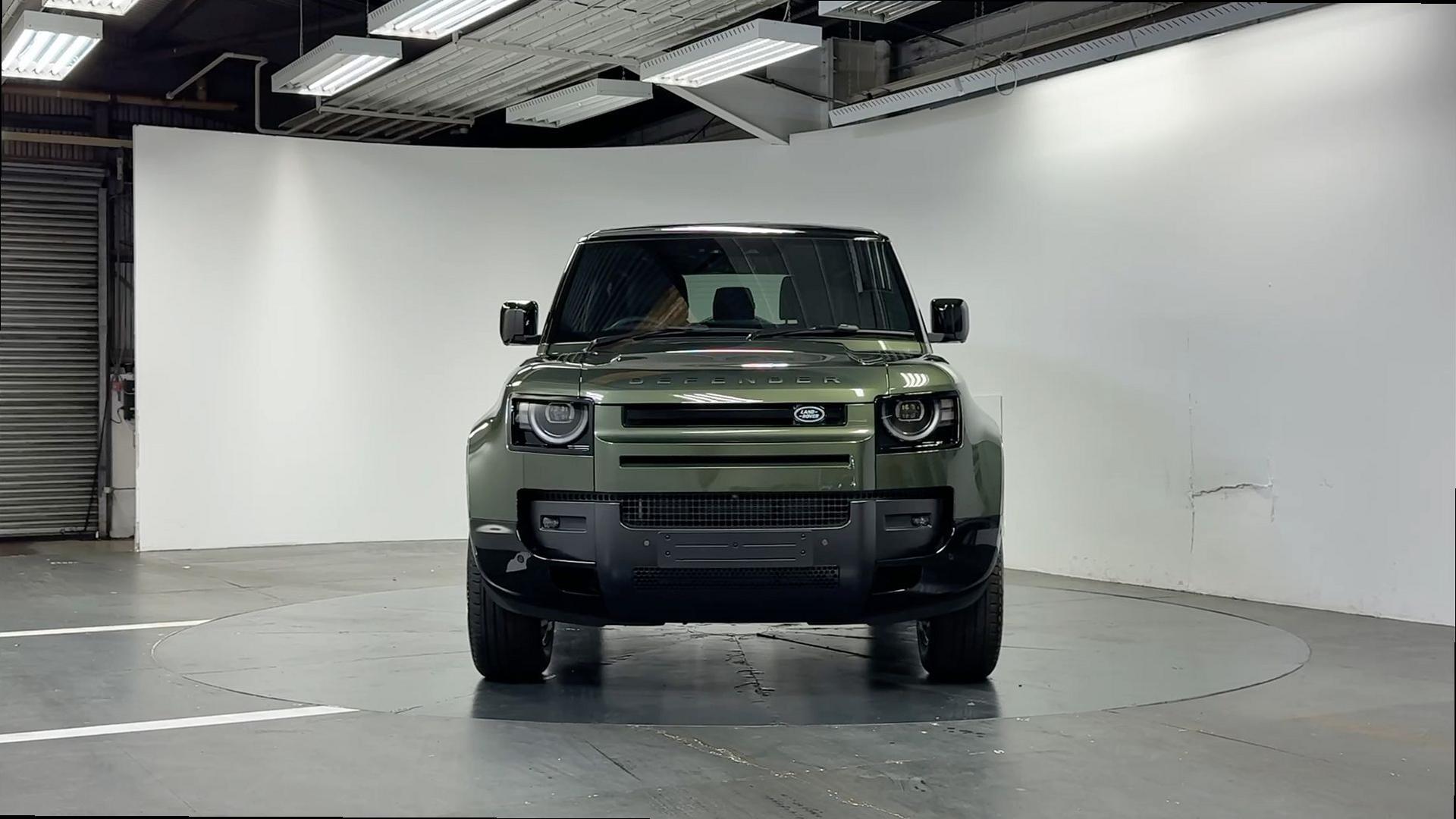 Land Rover Defender view 7