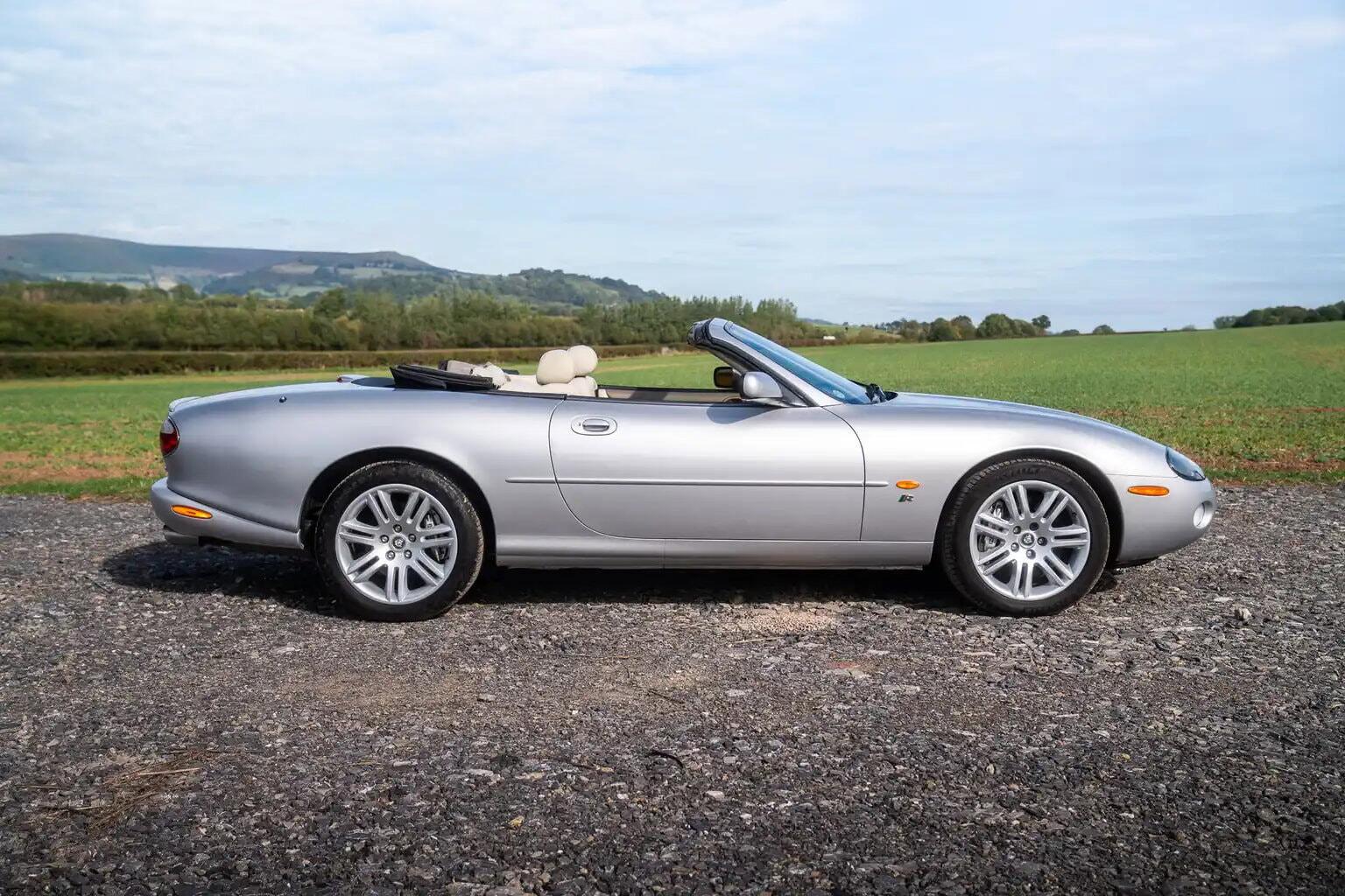 Jaguar XKR view 19